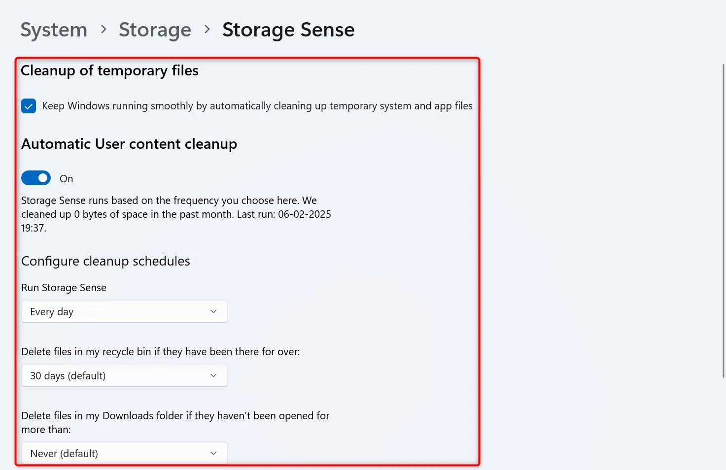 Các tùy chọn cấu hình cho tính năng Storage Sense trong cài đặt lưu trữ của Windows 11.