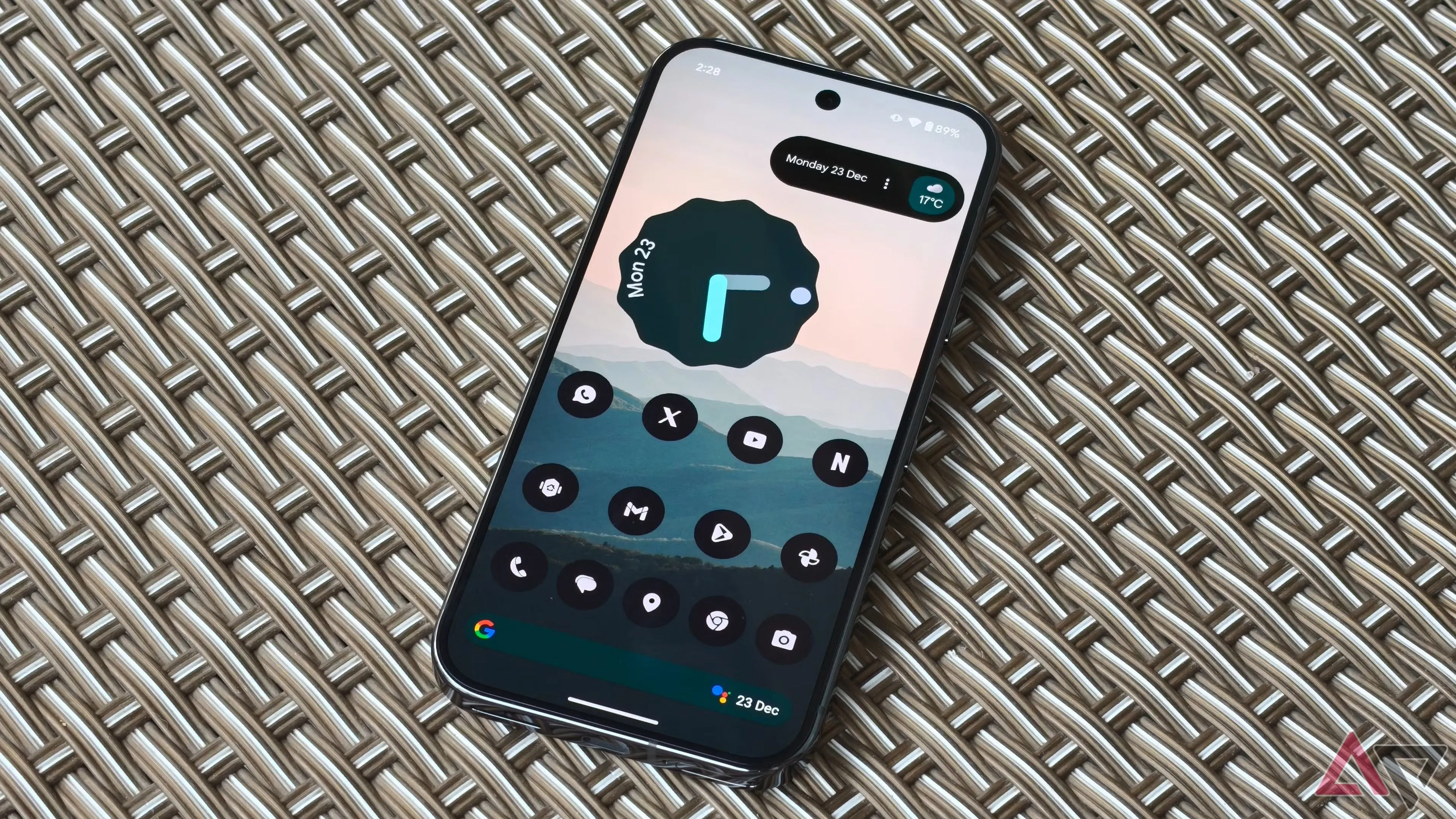 Điện thoại Pixel 9 Pro với các tính năng mới sau cập nhật Android 16 và Feature Drop
