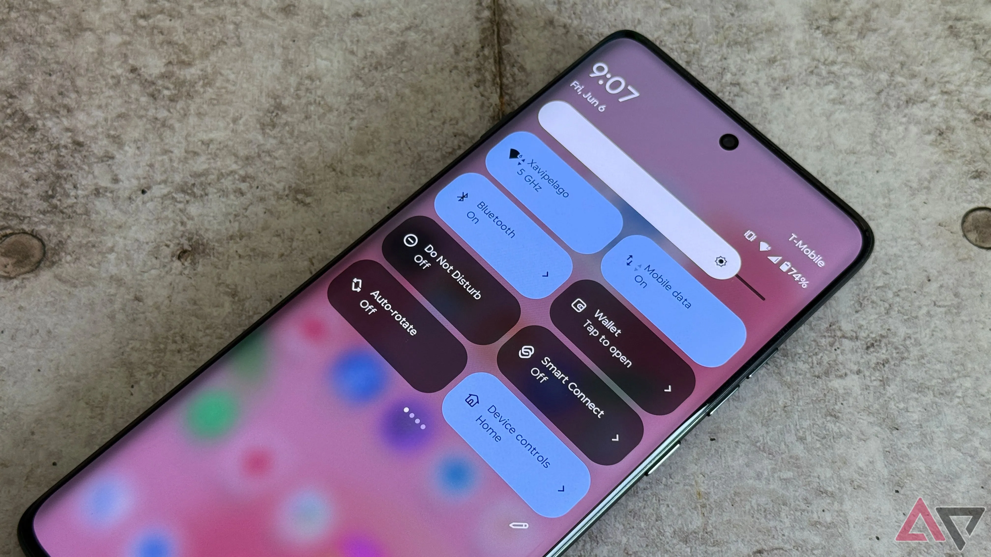 Giao diện Android 15 trên điện thoại Motorola Edge 2025