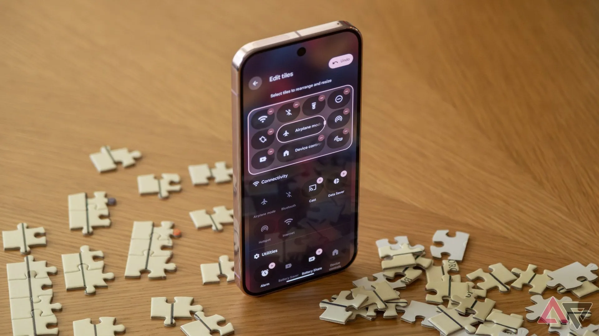 Giao diện Android 16 QPR1 beta với thiết kế Material 3 Expressive trên Google Pixel 9 Pro, minh họa các tính năng phần mềm có thể có trên Pixel 10 Series
