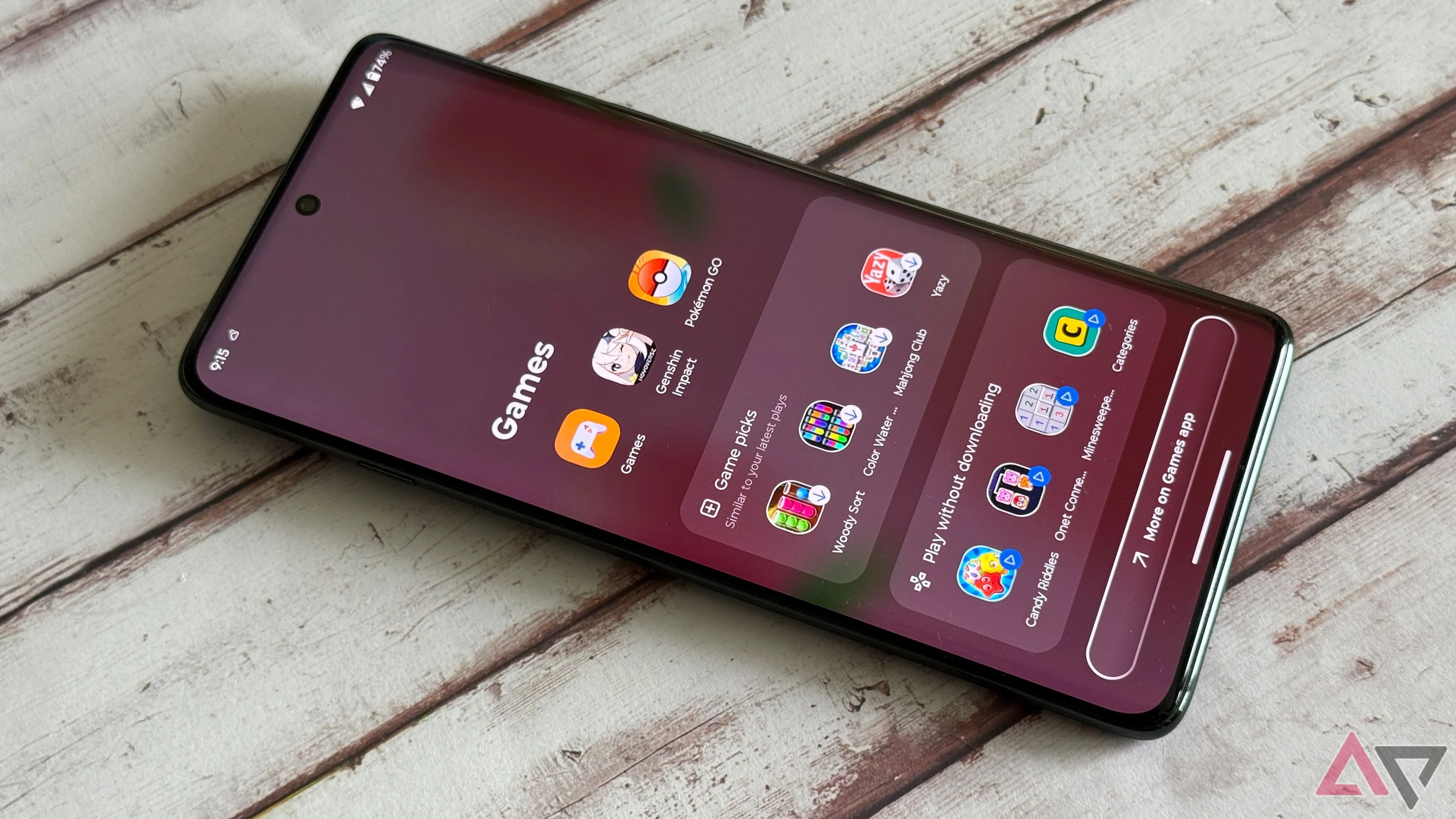 Thư mục chứa ứng dụng rác (bloatware) trên Motorola Edge 2025