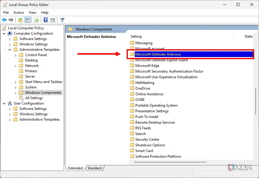 Ảnh chụp màn hình Group Policy Editor với thư mục Microsoft Defender Antivirus được đánh dấu