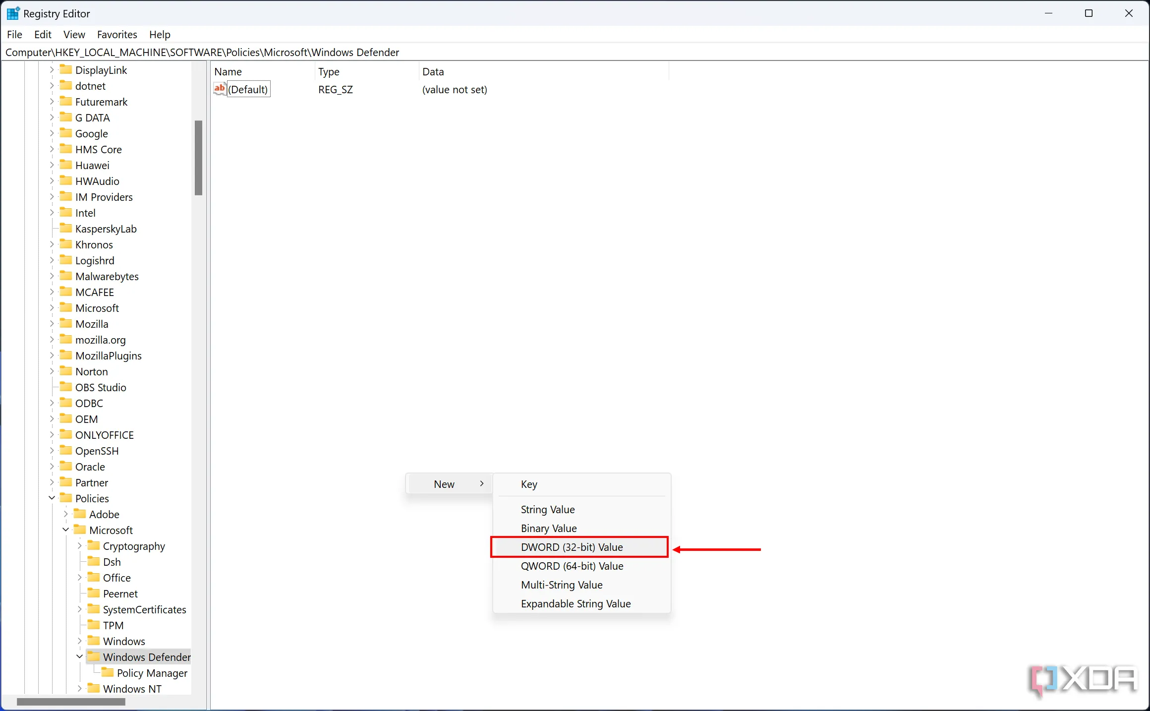 Ảnh chụp màn hình Registry Editor với menu ngữ cảnh hiển thị tùy chọn thêm giá trị DWORD 32-bit mới