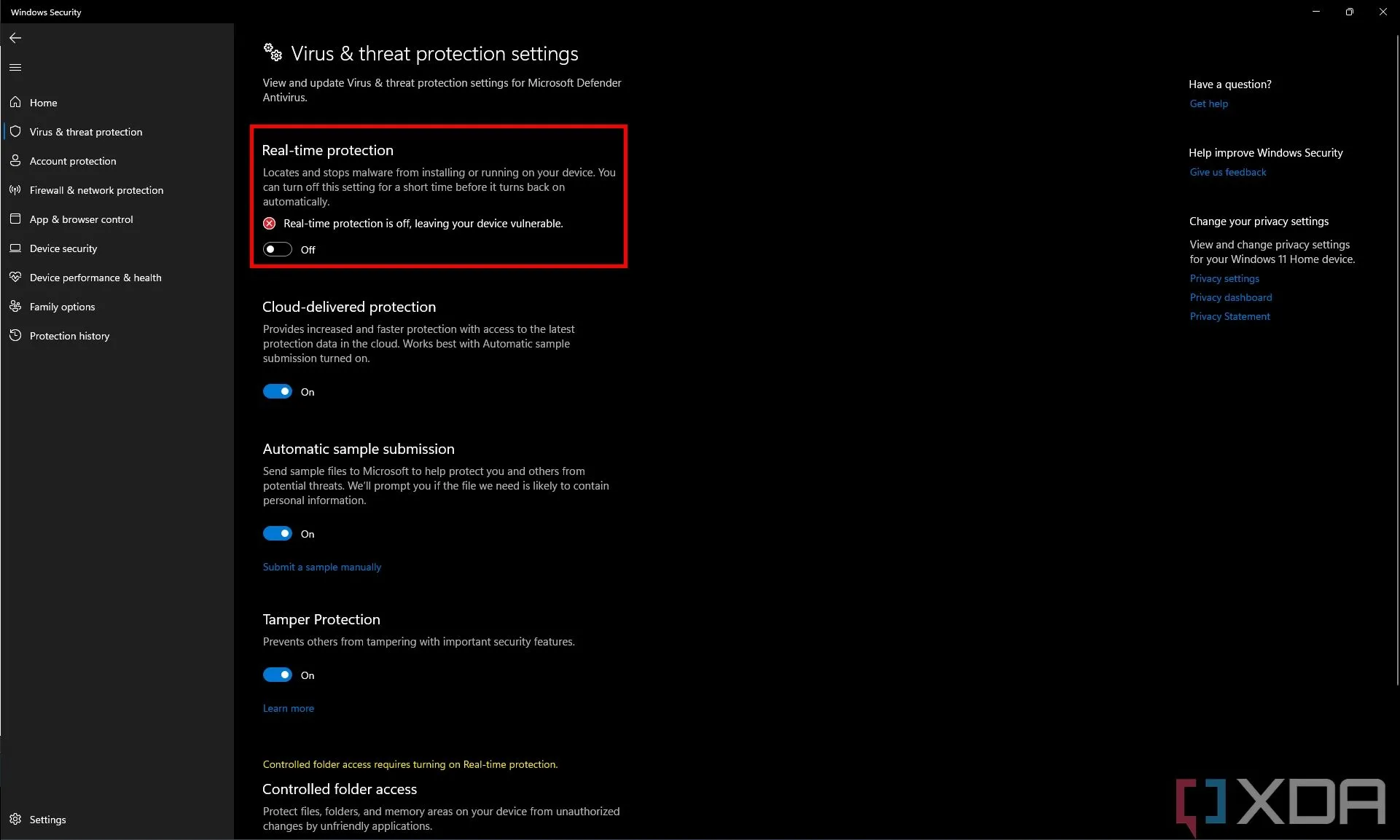 Ảnh chụp màn hình trang cài đặt Bảo vệ khỏi virus &amp; mối đe dọa trong Bảo mật Windows cho thấy tính năng bảo vệ thời gian thực đã bị tắt