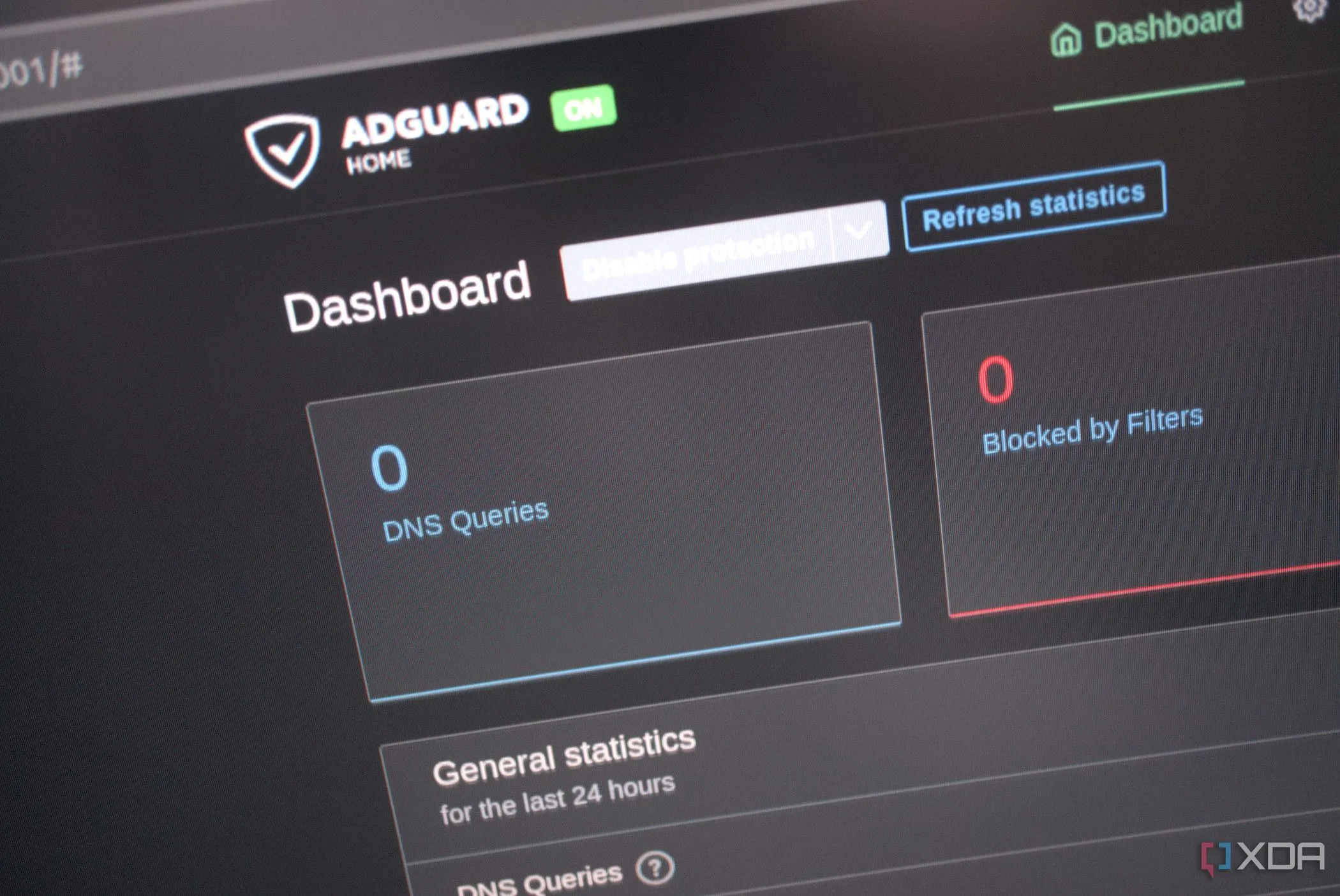 Bảng điều khiển quản trị web của AdGuard Home, minh họa khả năng tự host máy chủ DNS