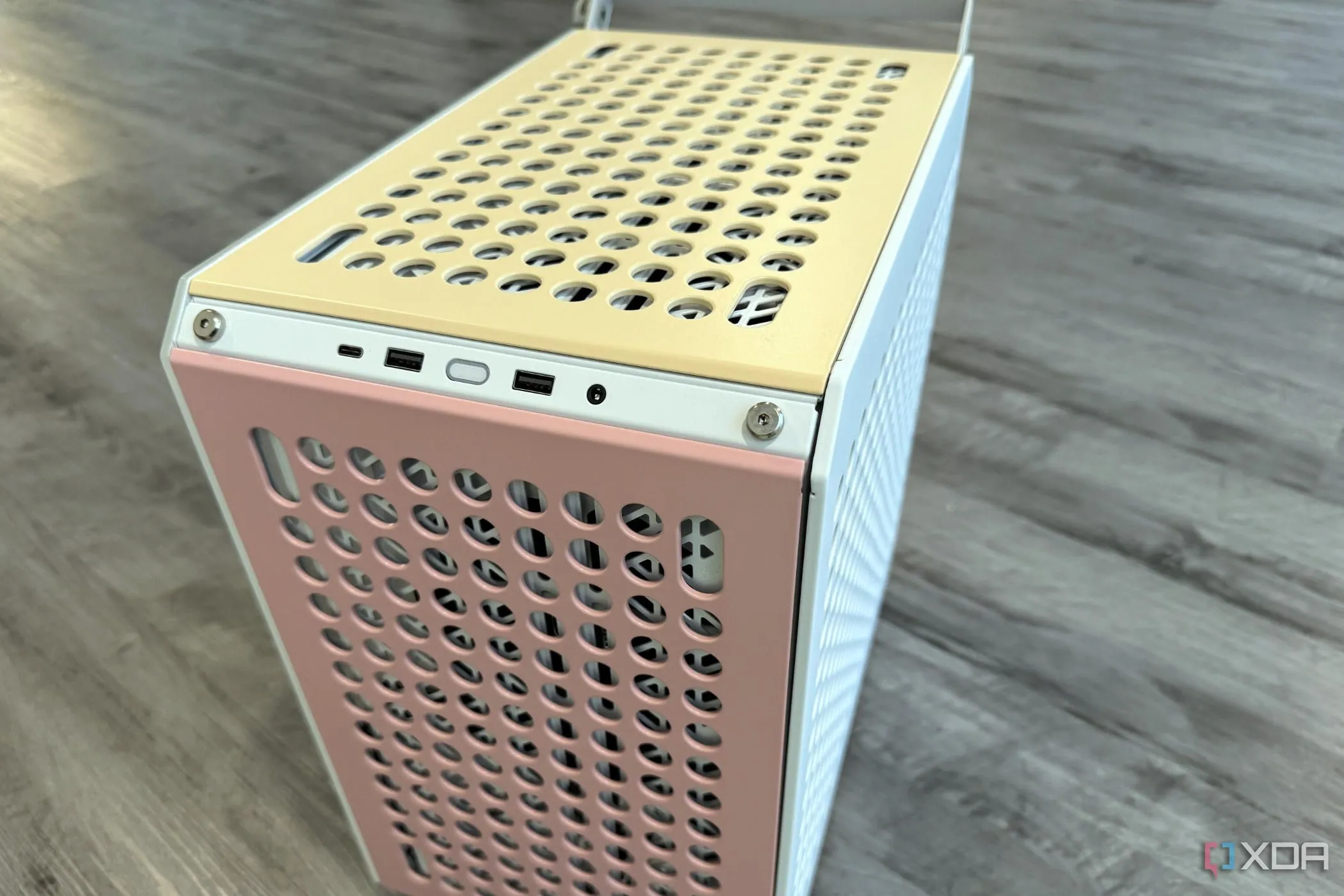 Các tùy chọn màu sắc của vỏ case máy tính Cooler Master Qube 500