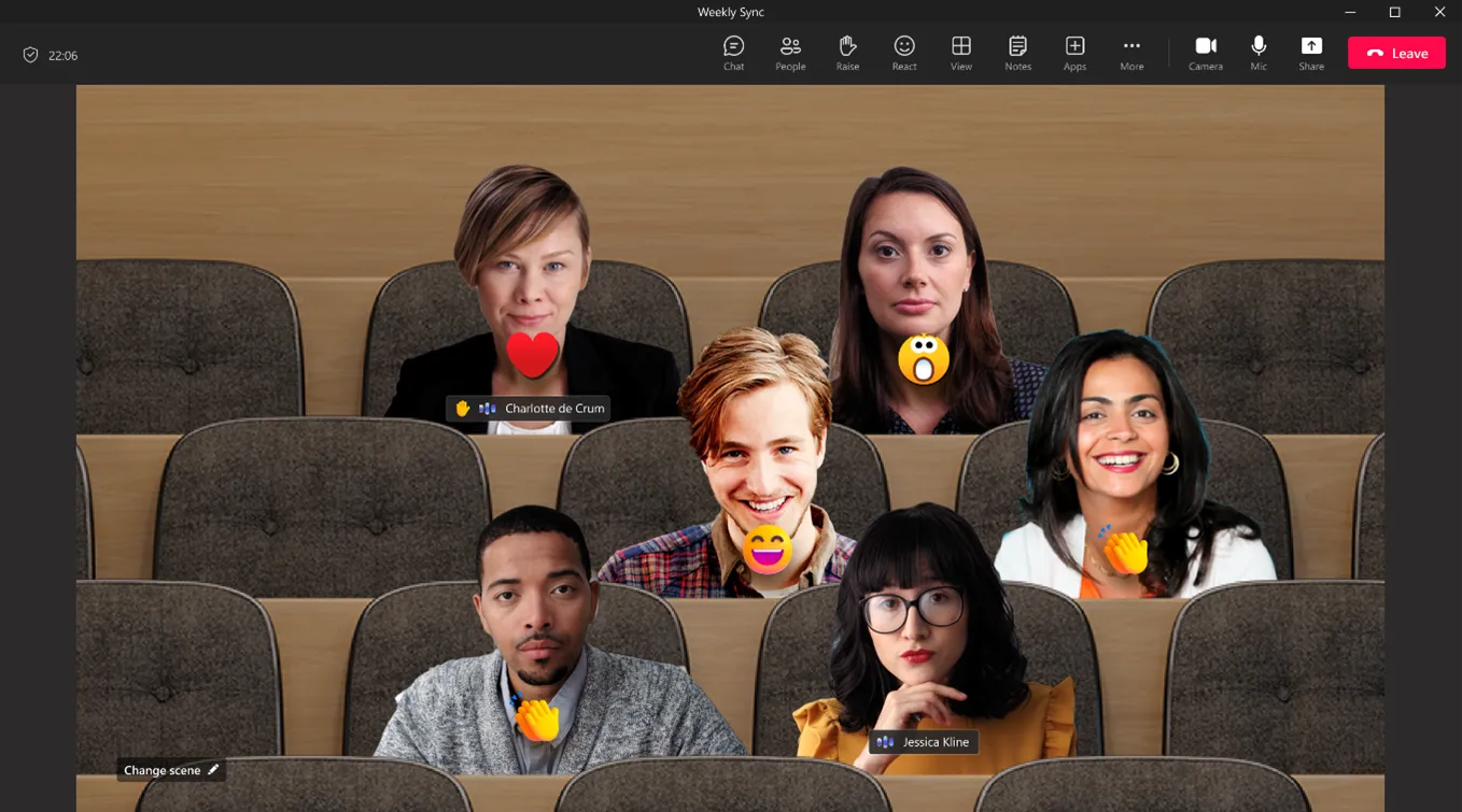 Giao diện chế độ Together Mode trong Microsoft Teams với các biểu tượng cảm xúc và nhãn tên người dùng
