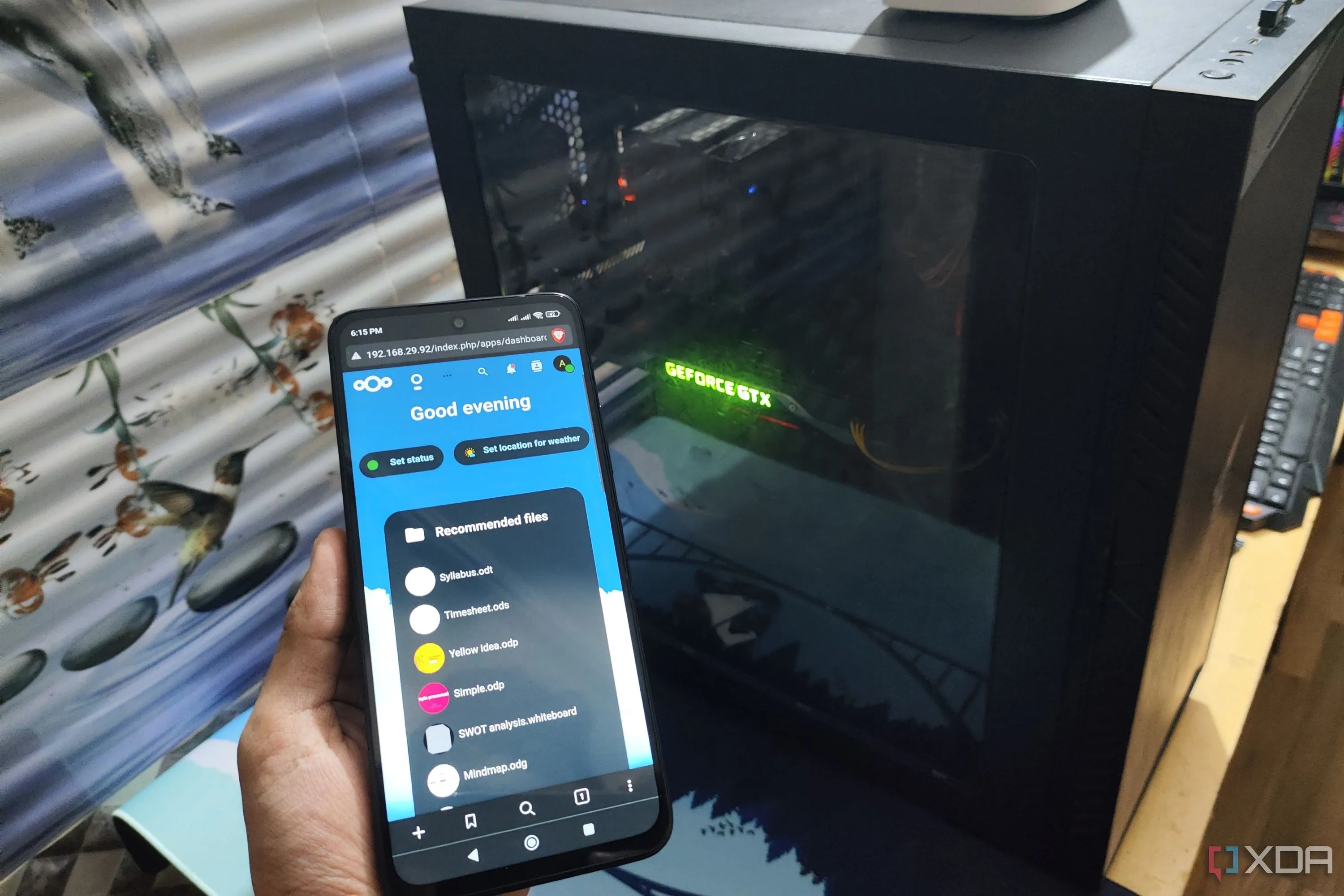 Giao diện Nextcloud hiển thị trên điện thoại Poco M6 Pro và máy tính, minh họa giải pháp đám mây cá nhân