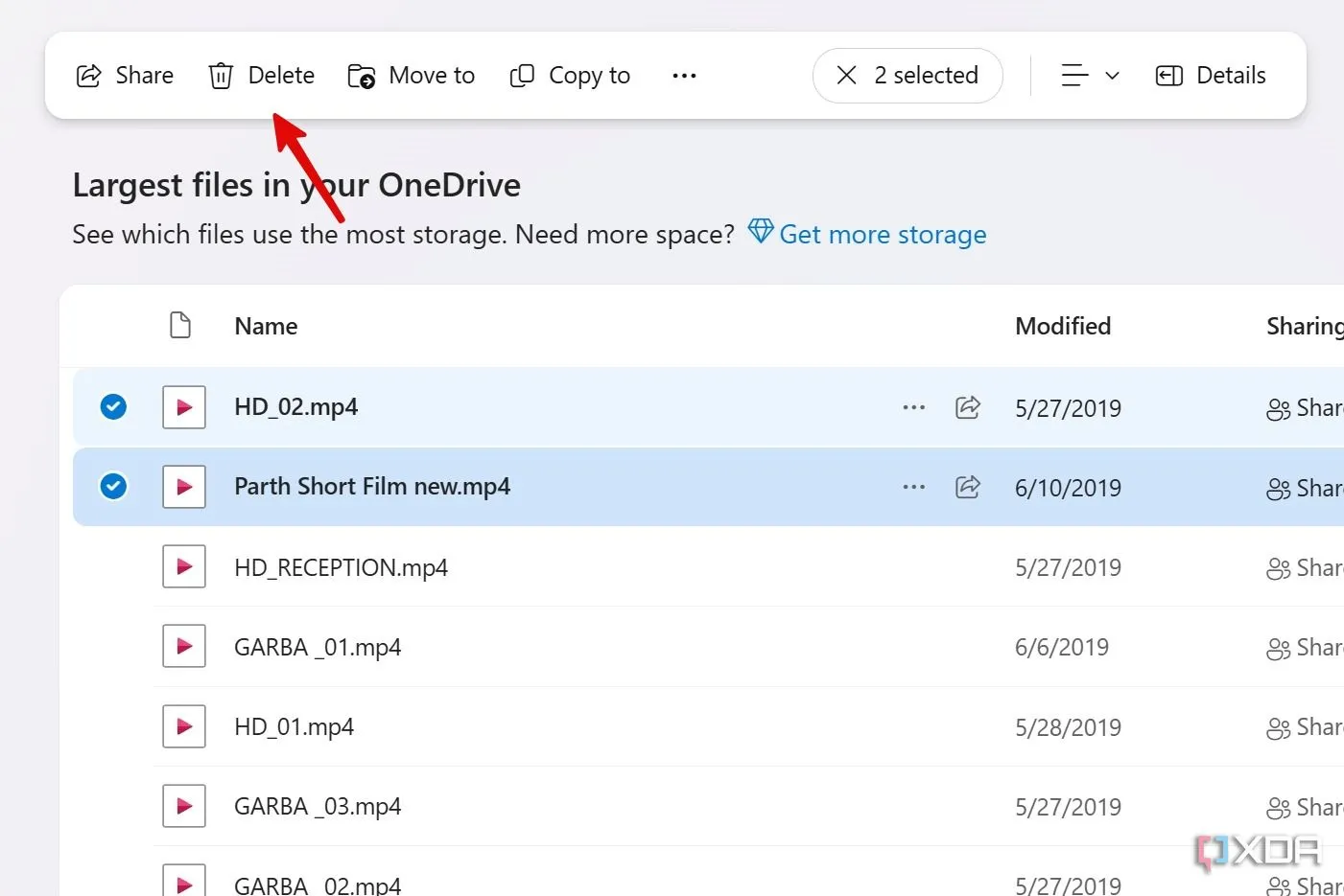 Giao diện OneDrive hiển thị danh sách các tệp lớn nhất, cho phép người dùng dễ dàng chọn và xóa để giải phóng dung lượng
