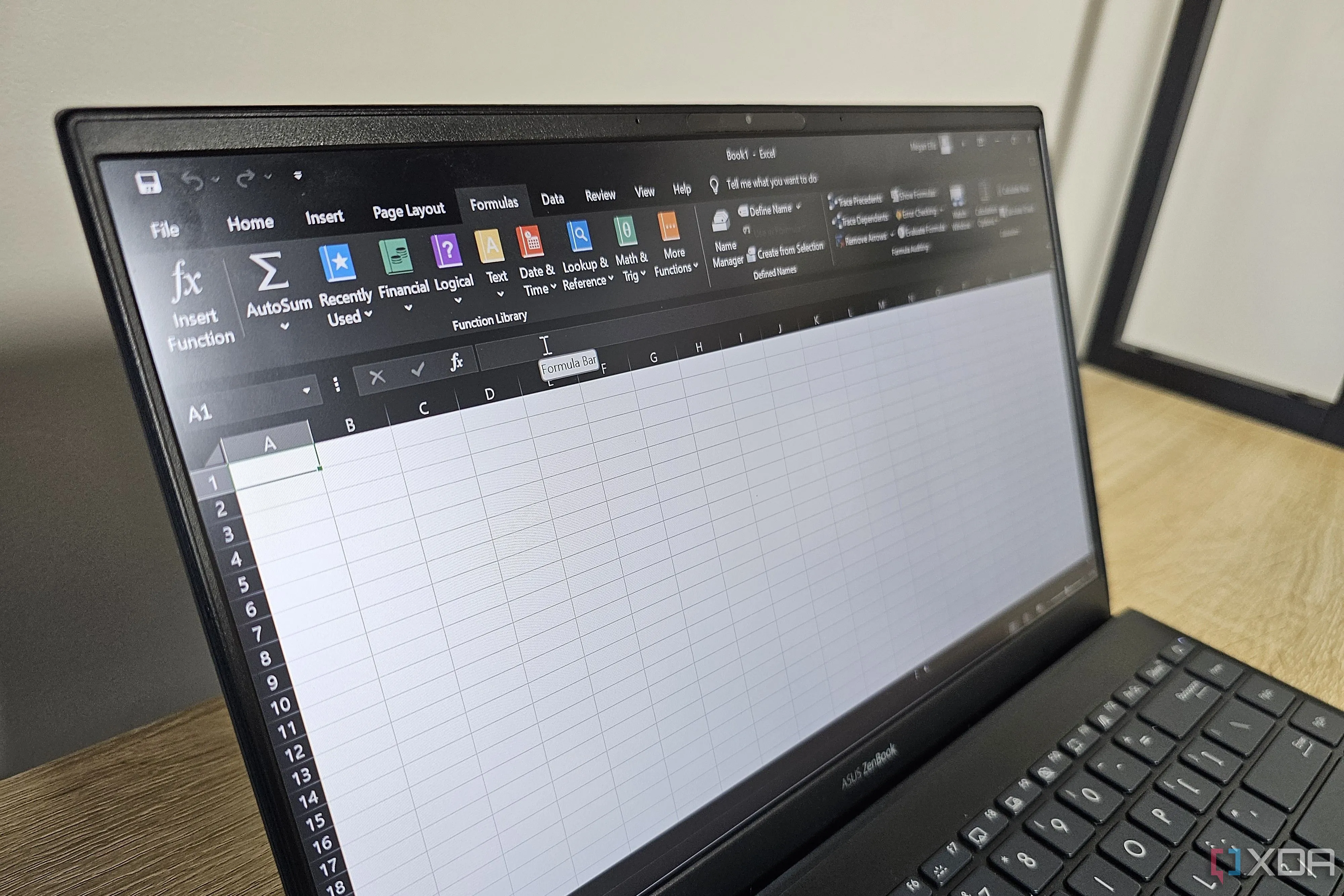 Giao diện tab Formulas trong Excel trên máy tính xách tay