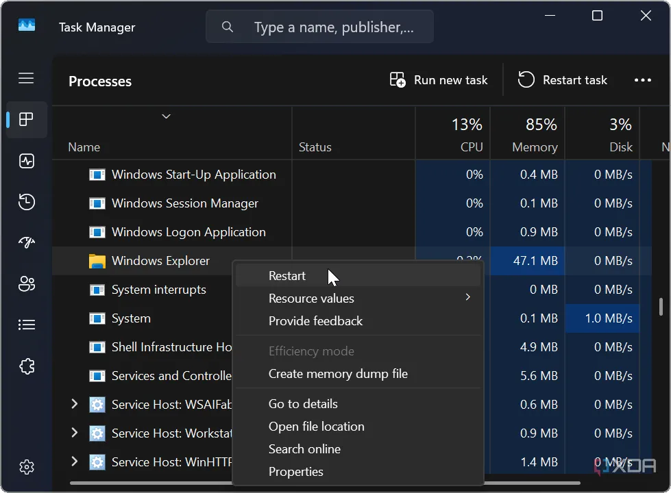 Giao diện Task Manager trên Windows 11 hiển thị tùy chọn &quot;Restart&quot; cho tiến trình Windows Explorer