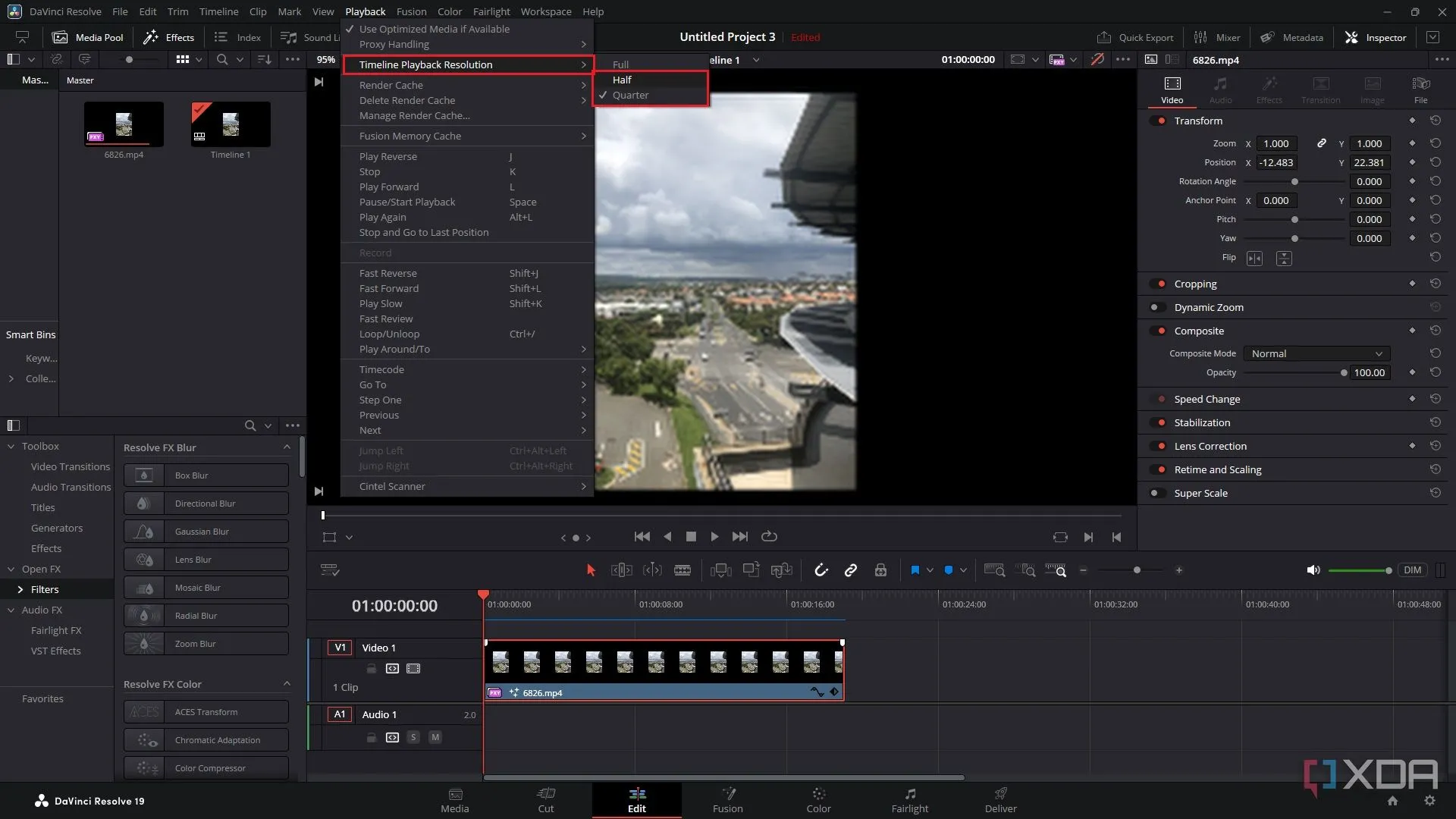 Màn hình DaVinci Resolve hiển thị menu Playback, nơi người dùng có thể điều chỉnh độ phân giải phát lại thành Half hoặc Quarter