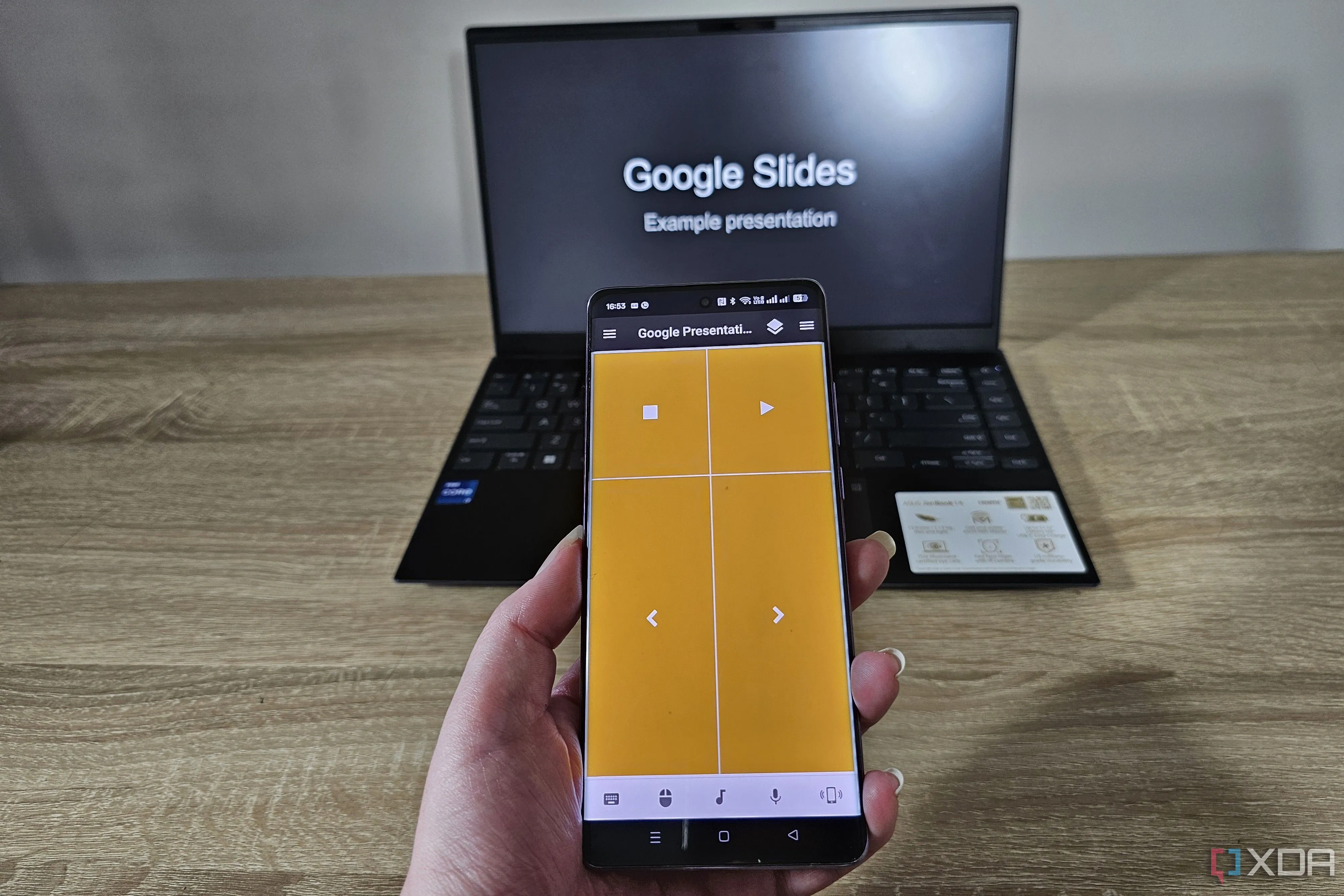 Người dùng điều khiển Google Slides bằng điện thoại và ứng dụng Unified Remote