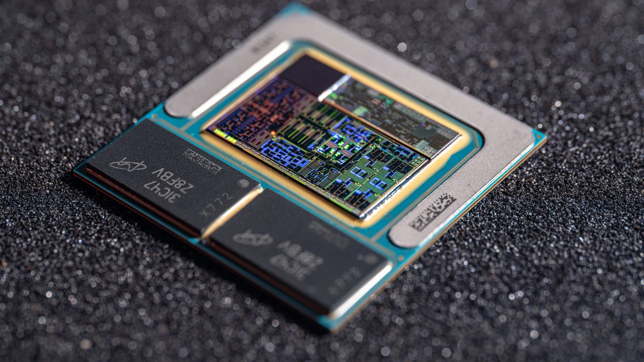 Ảnh chụp cận cảnh chip Intel Lunar Lake thế hệ mới, đối thủ cạnh tranh của Snapdragon X Elite
