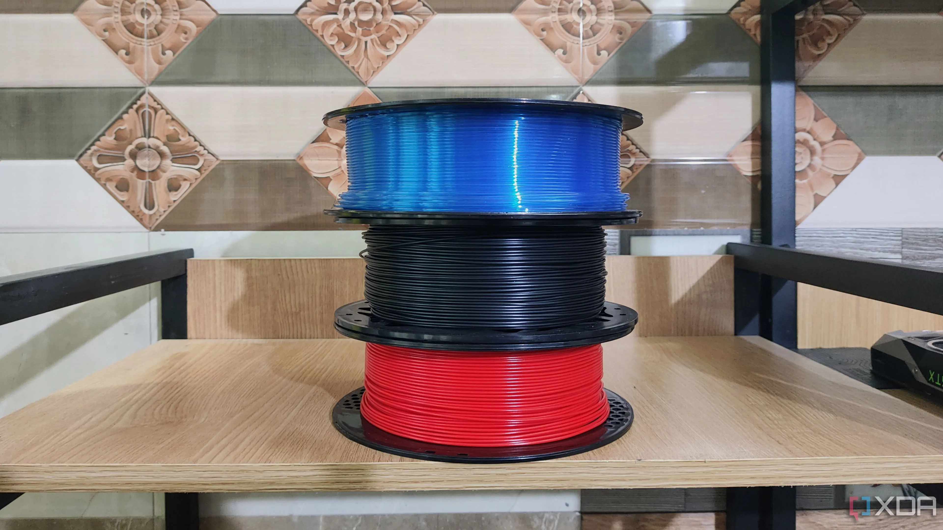 Ba cuộn filament in 3D kích thước lớn màu sắc khác nhau, cần giá đỡ cuộn filament mở rộng