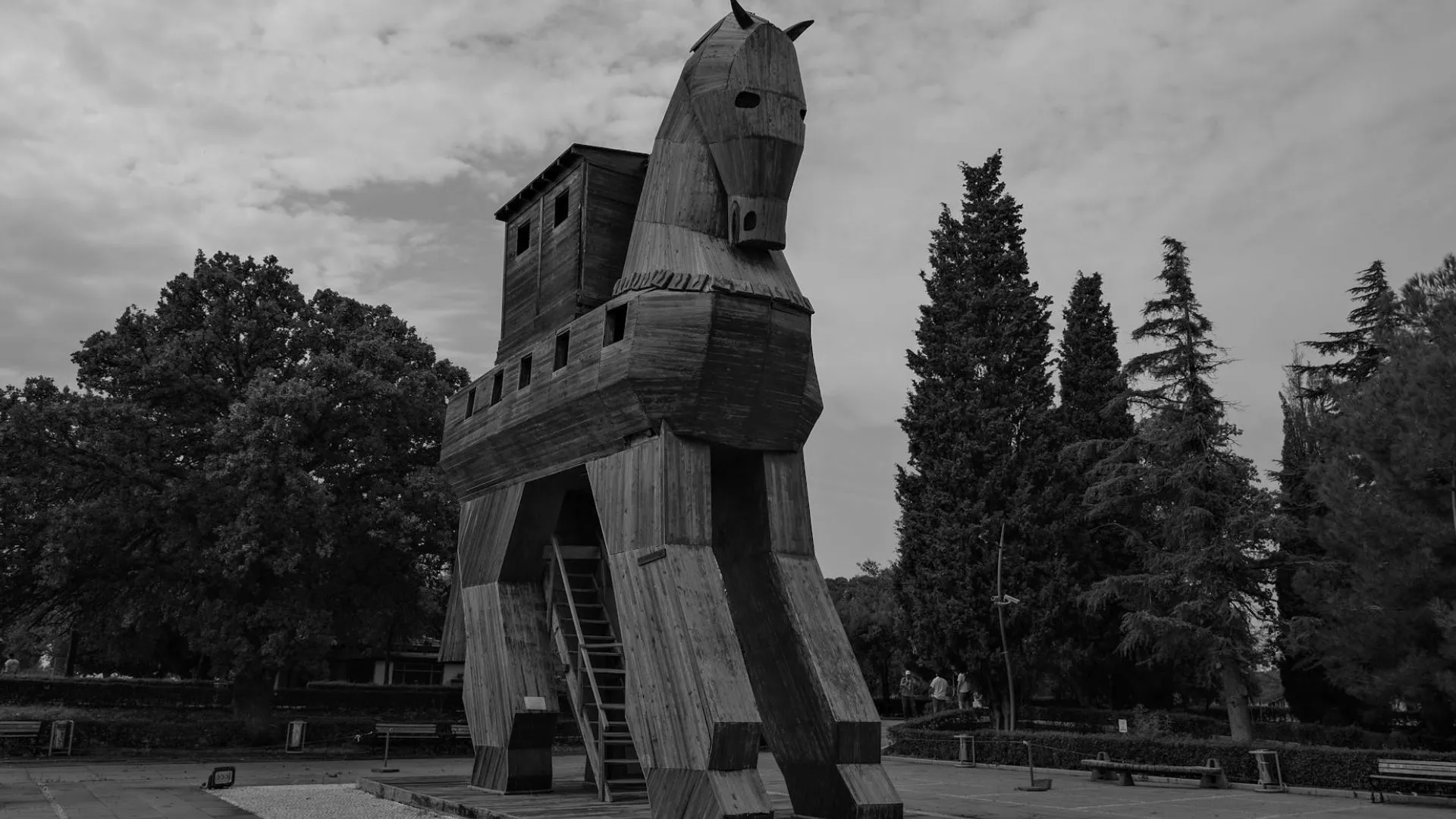 Biểu tượng ngựa thành Troy, minh họa cho cách Trojan truy cập từ xa (RAT) xâm nhập hệ thống
