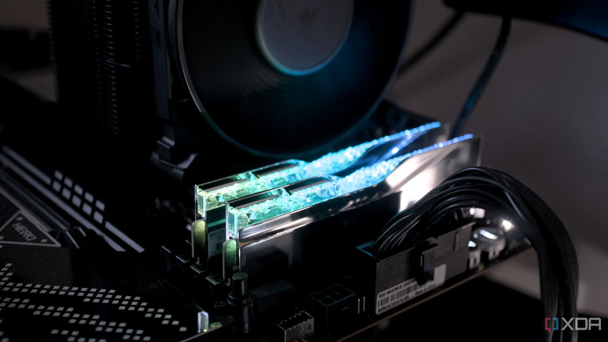 Bộ nhớ RAM G.Skill Trident Z5 Royal DDR5-7200 với hiệu ứng đèn RGB