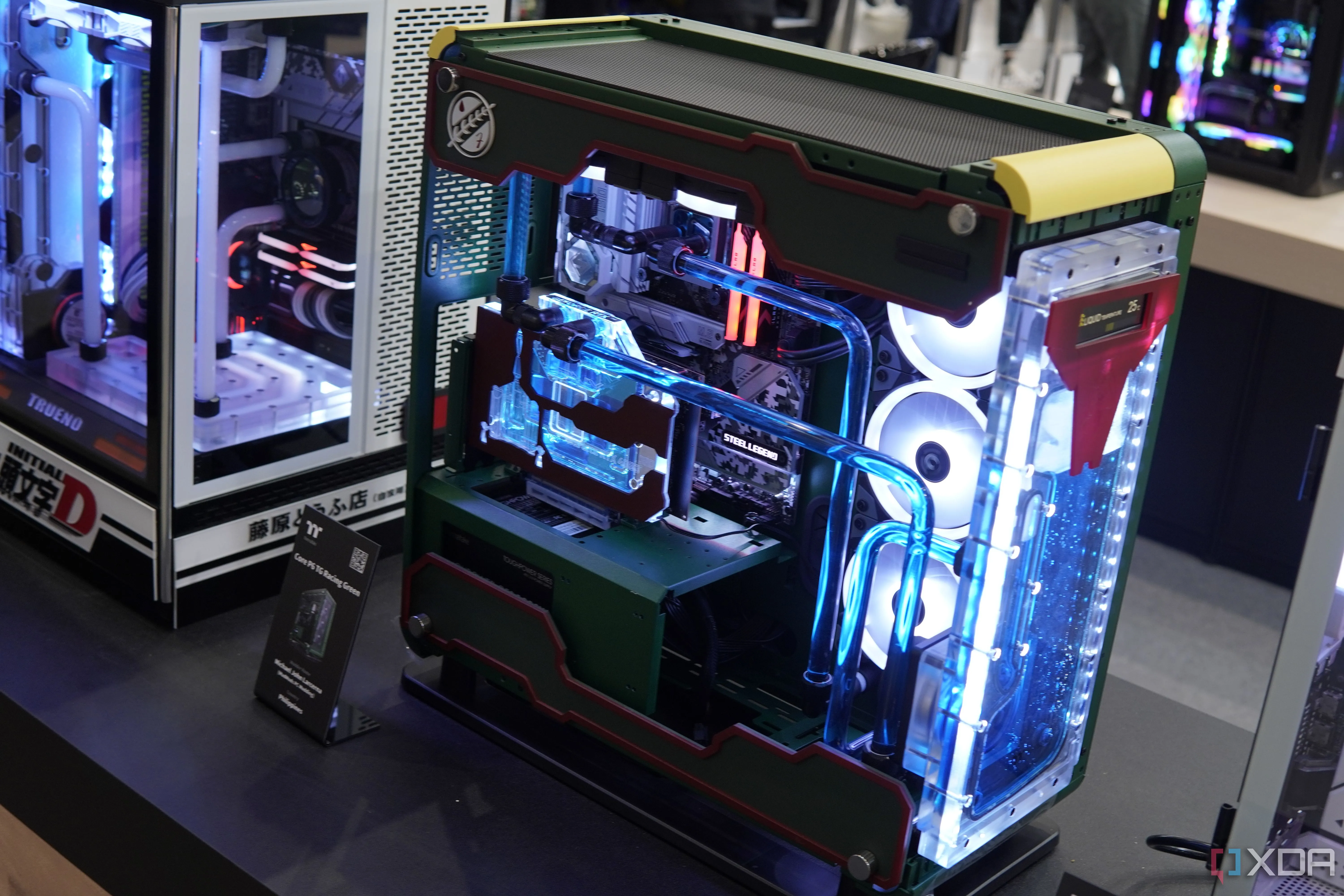 Bộ PC custom sử dụng case Thermaltake Core P6 TG Racing Green, nổi bật với hệ thống tản nhiệt nước ống cứng được đi dây tỉ mỉ