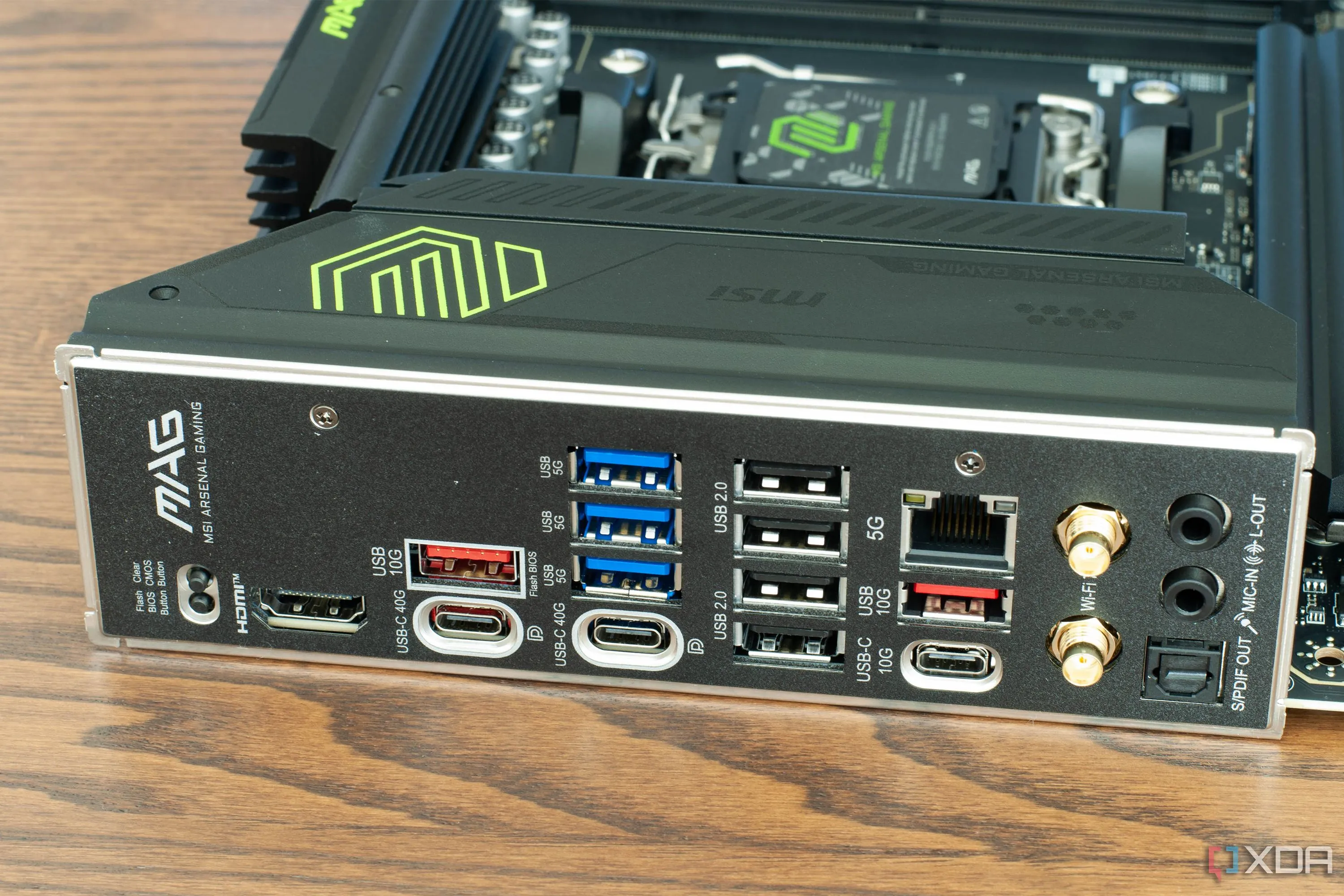 Các cổng và khe RAM trên bo mạch chủ MSI-MAG-X870E-Tomahawk-Wifi