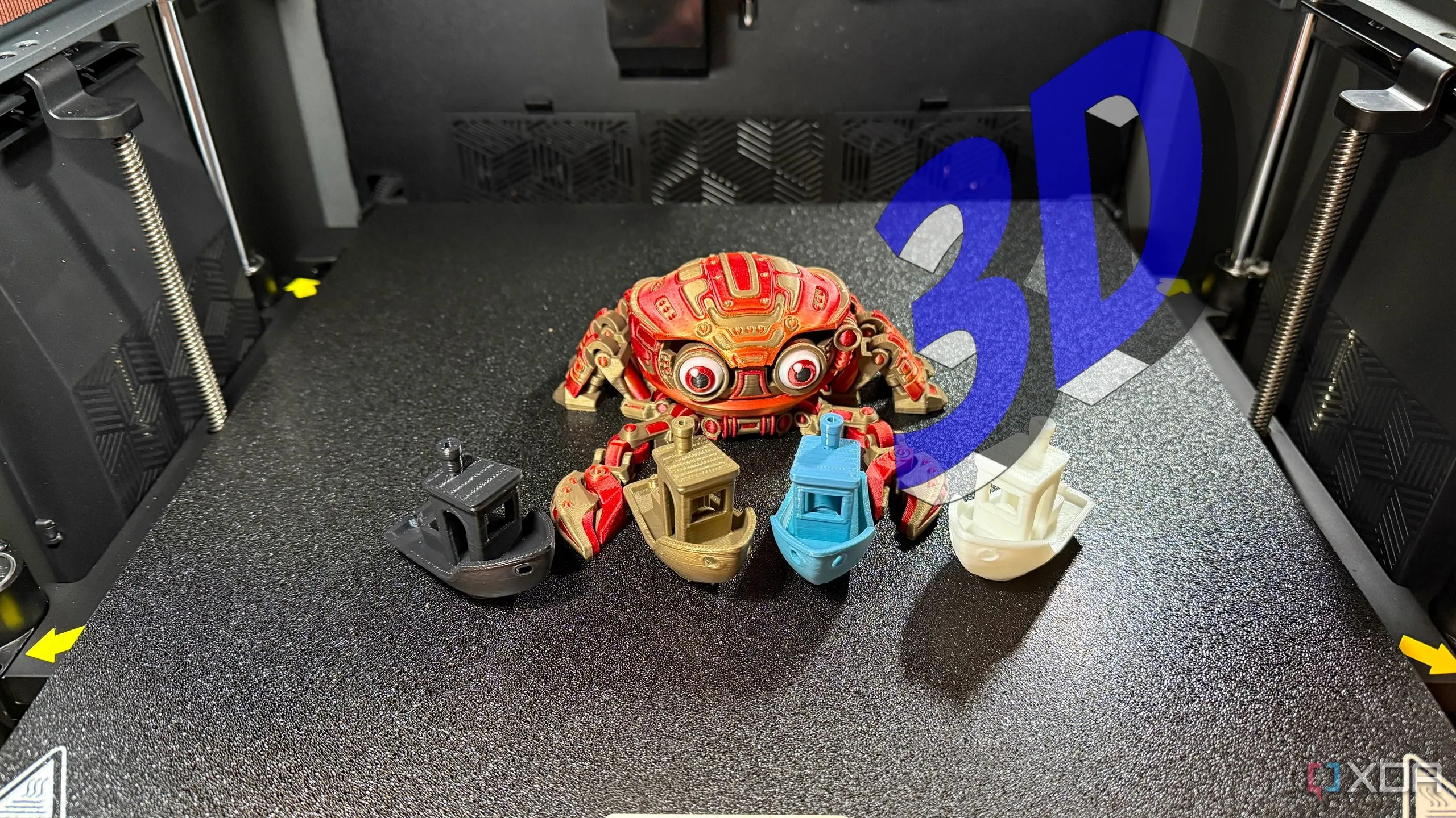 Các cuộn sợi nhựa in 3D nhiều màu sắc trên bàn, đại diện cho vật liệu in 3D đa dạng