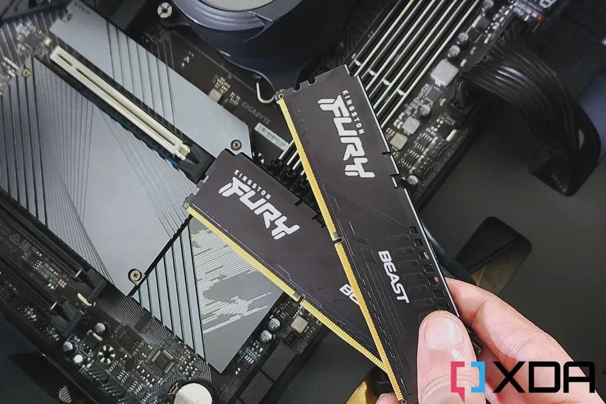 Các mô-đun bộ nhớ Kingston Fury Beast DDR5 màu đen