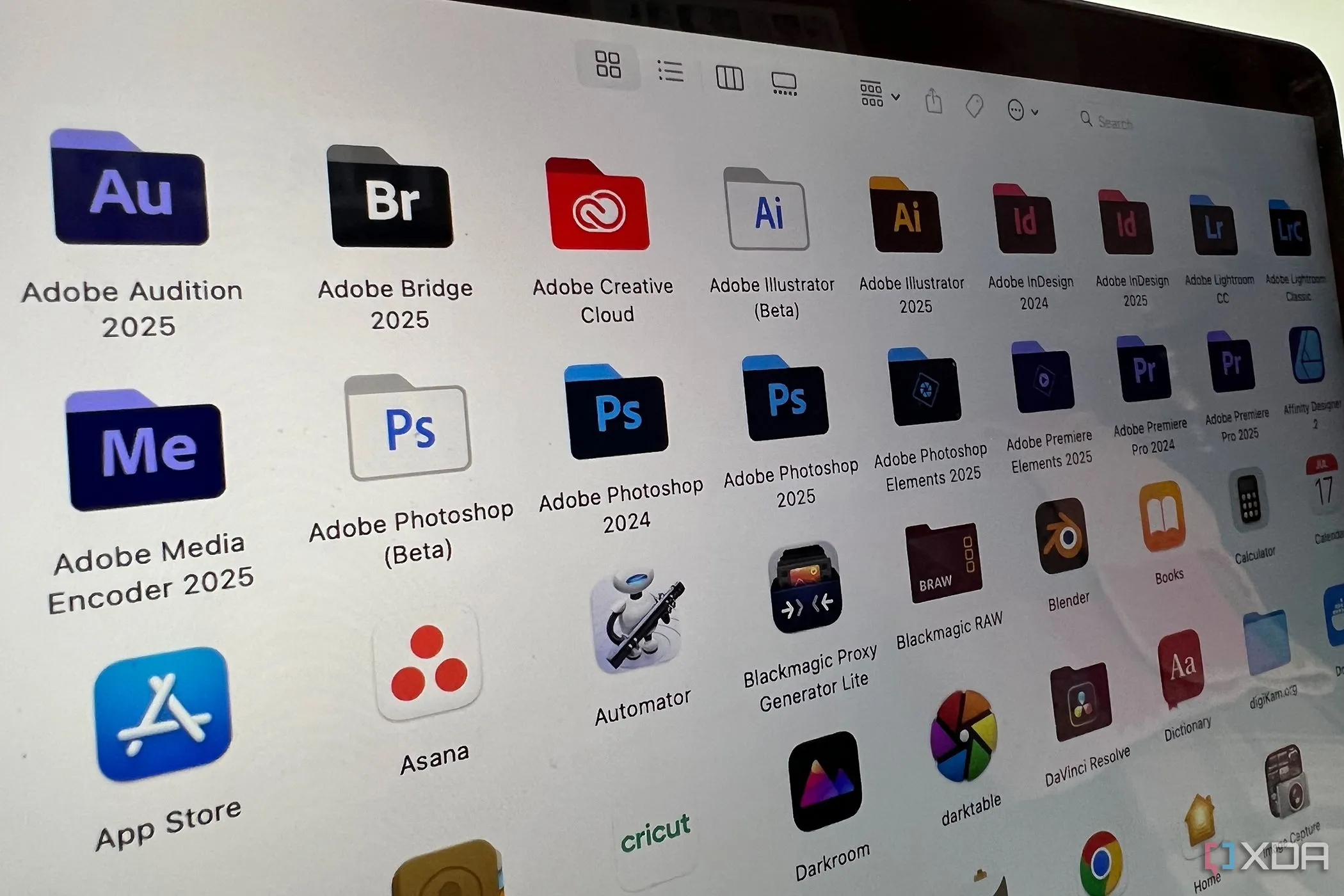 Các ứng dụng Adobe được cài đặt trên MacBook cho thấy vấn đề bloatware