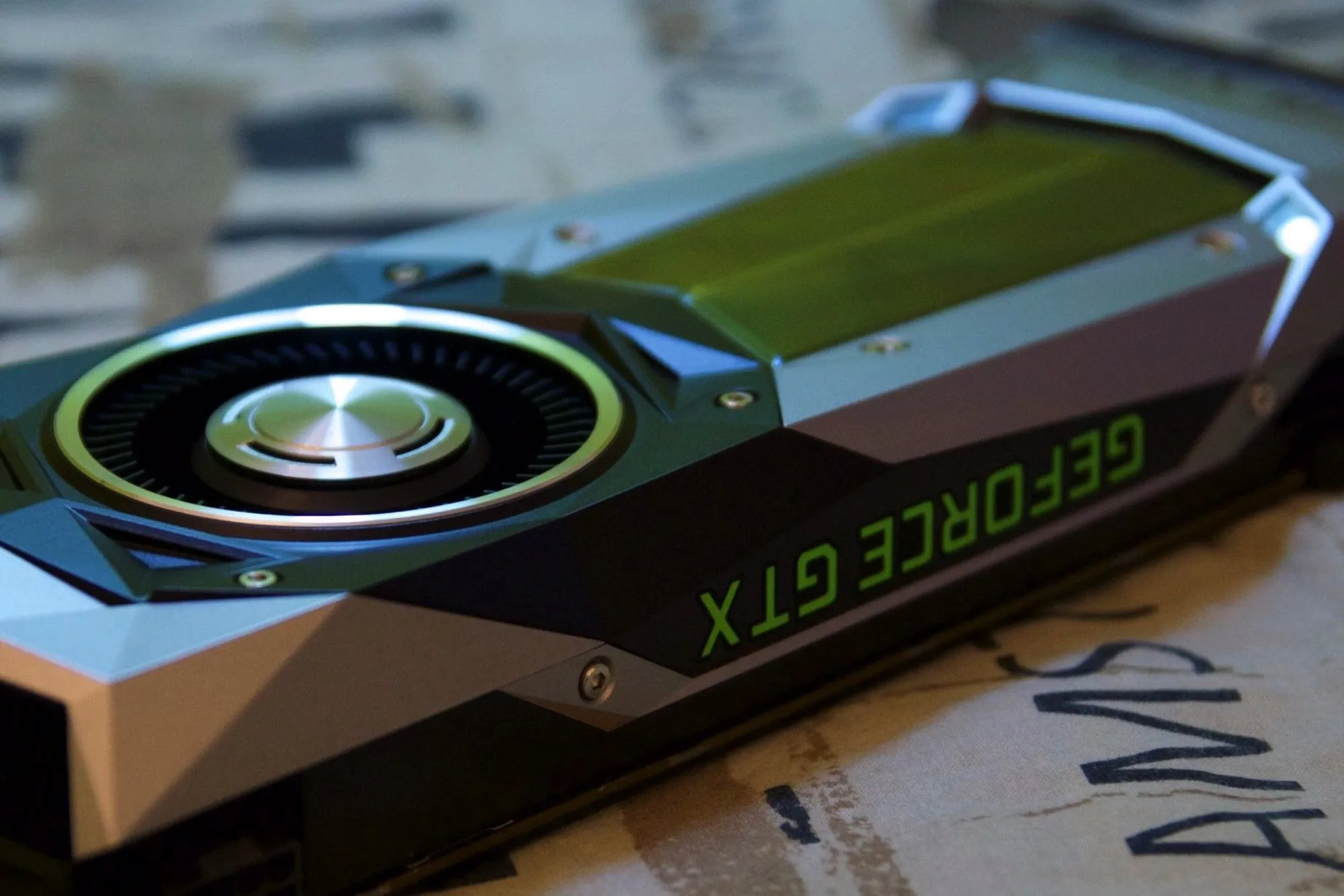 Cận cảnh card đồ họa GTX 1070 phiên bản Founders Edition