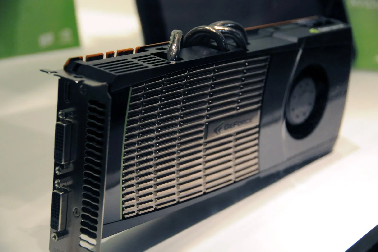 Cận cảnh card đồ họa Nvidia GTX 480 cổ điển