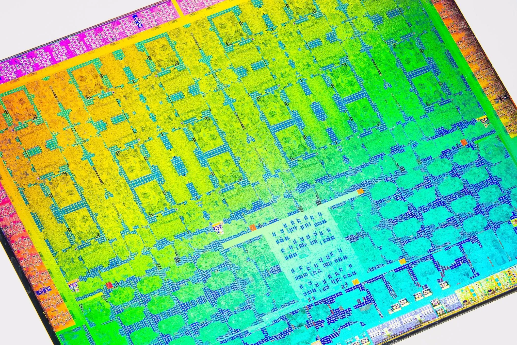Cận cảnh die của GPU Nvidia Turing, một ví dụ về nghệ thuật chụp ảnh mạch vi xử lý