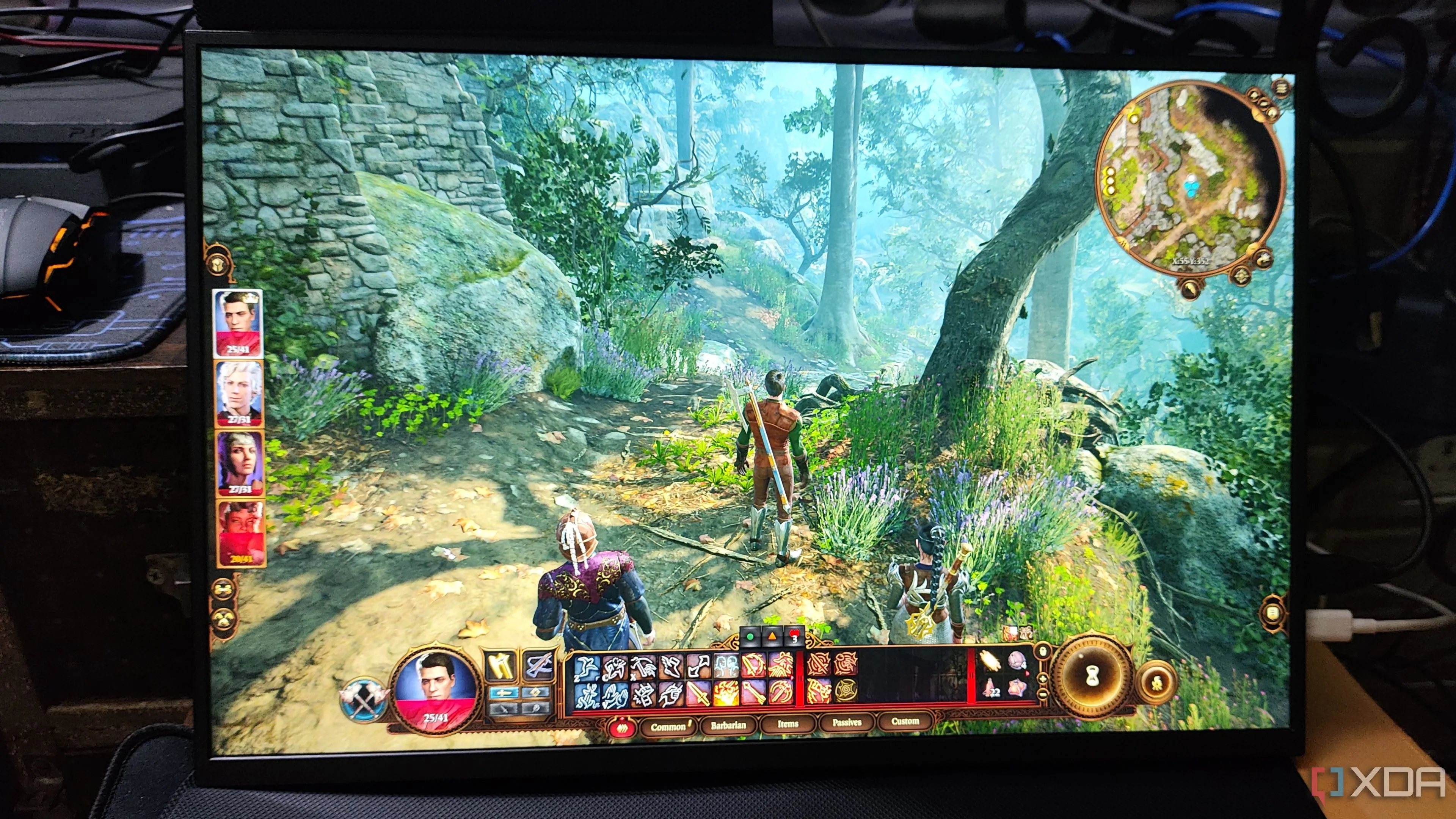 Cảnh chơi game Baldur's Gate 3 trên màn hình, với hiệu ứng đồ họa sống động