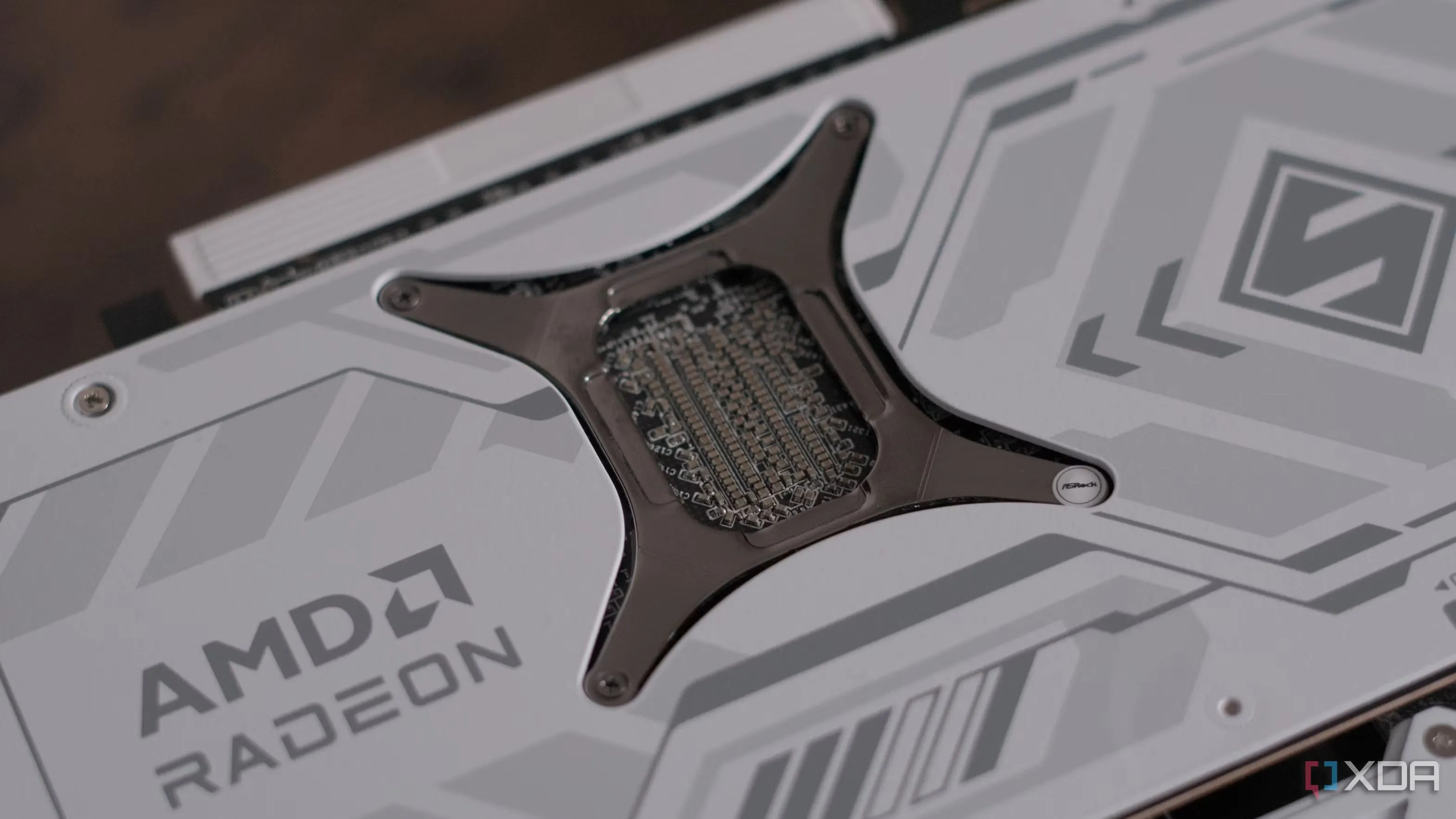 Card đồ họa ASRock Radeon RX 9070 Steel Legend, minh họa cho sức mạnh GPU AMD và công nghệ FSR 4.