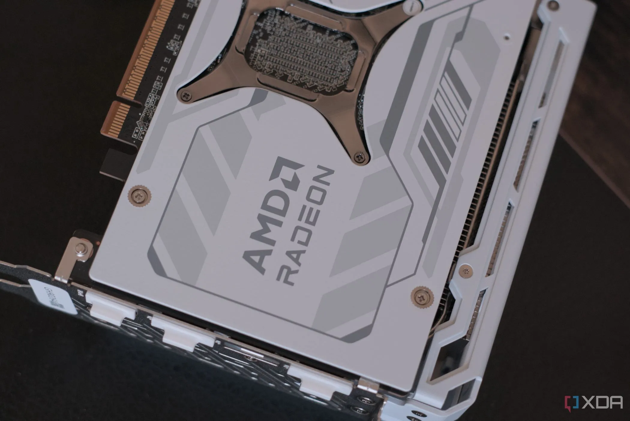 Card đồ họa ASRock Radeon RX 9070 XT Steel Legend mặt sau