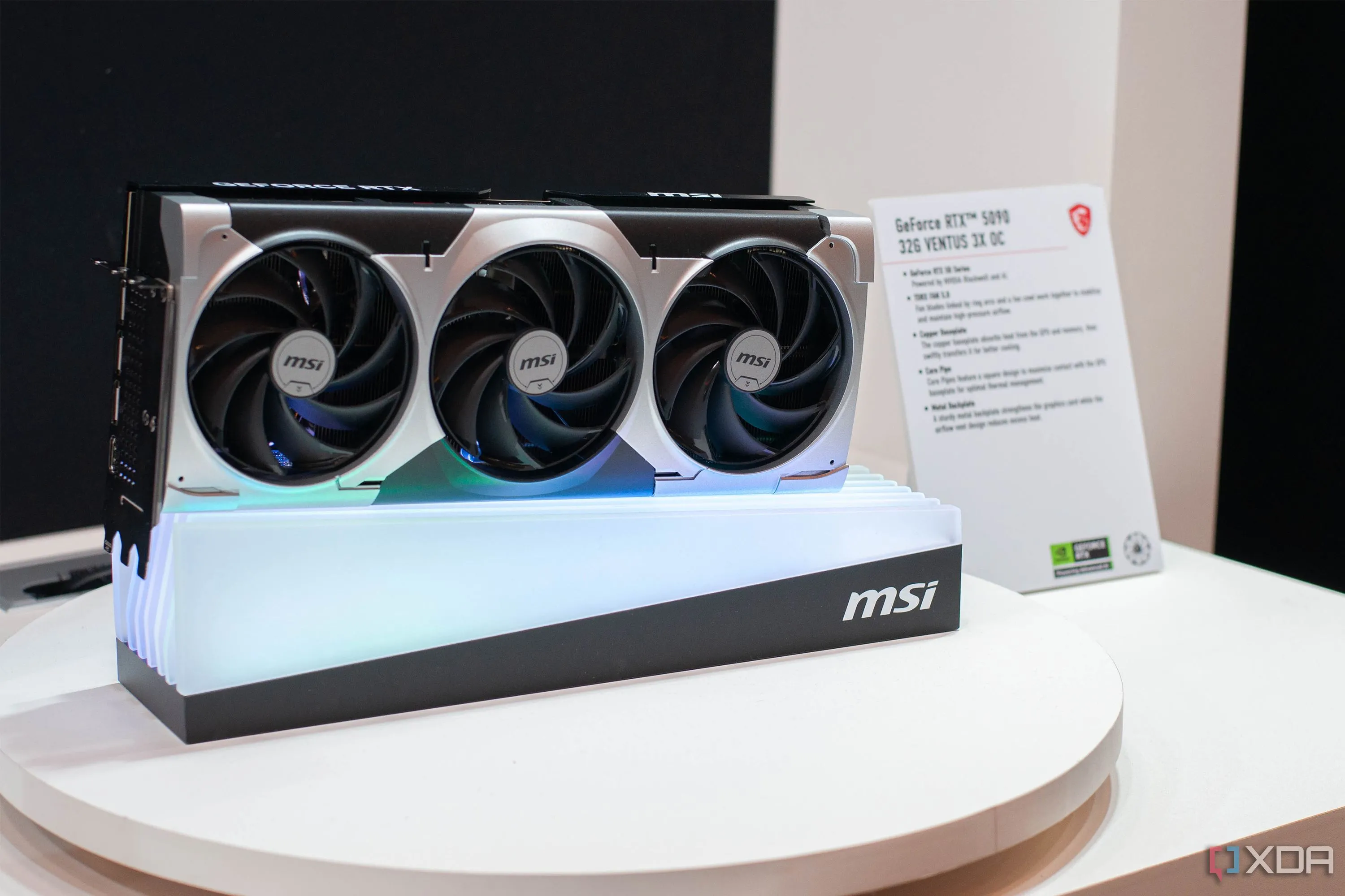 Card đồ họa MSI RTX 5090 mạnh mẽ tại CES 2025, đại diện cho dòng GPU cao cấp cần thiết cho gaming 4K.