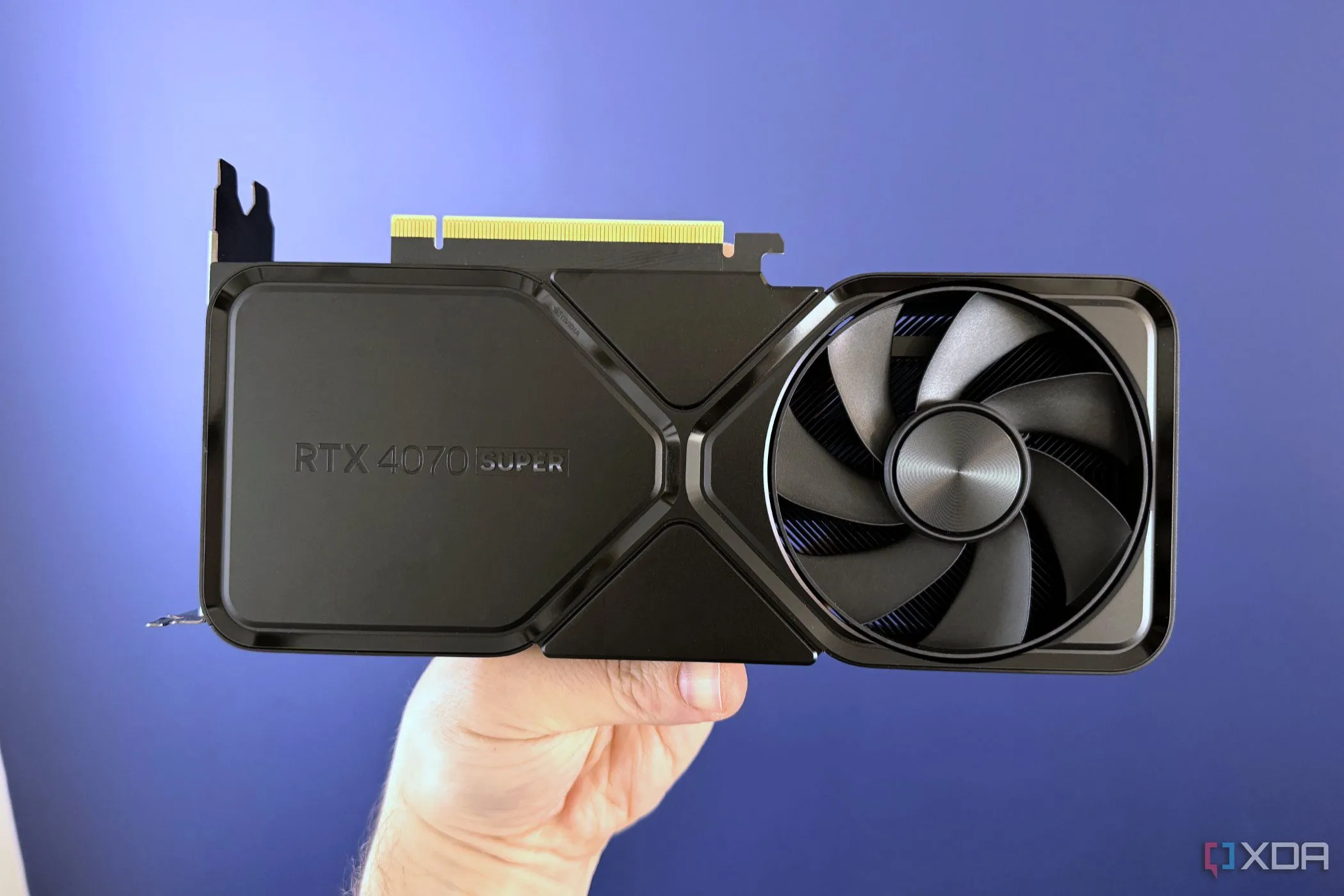 Card đồ họa NVIDIA GeForce RTX 4070 Super Founders Edition, đại diện cho dòng GPU hiện đại hỗ trợ Resizable BAR