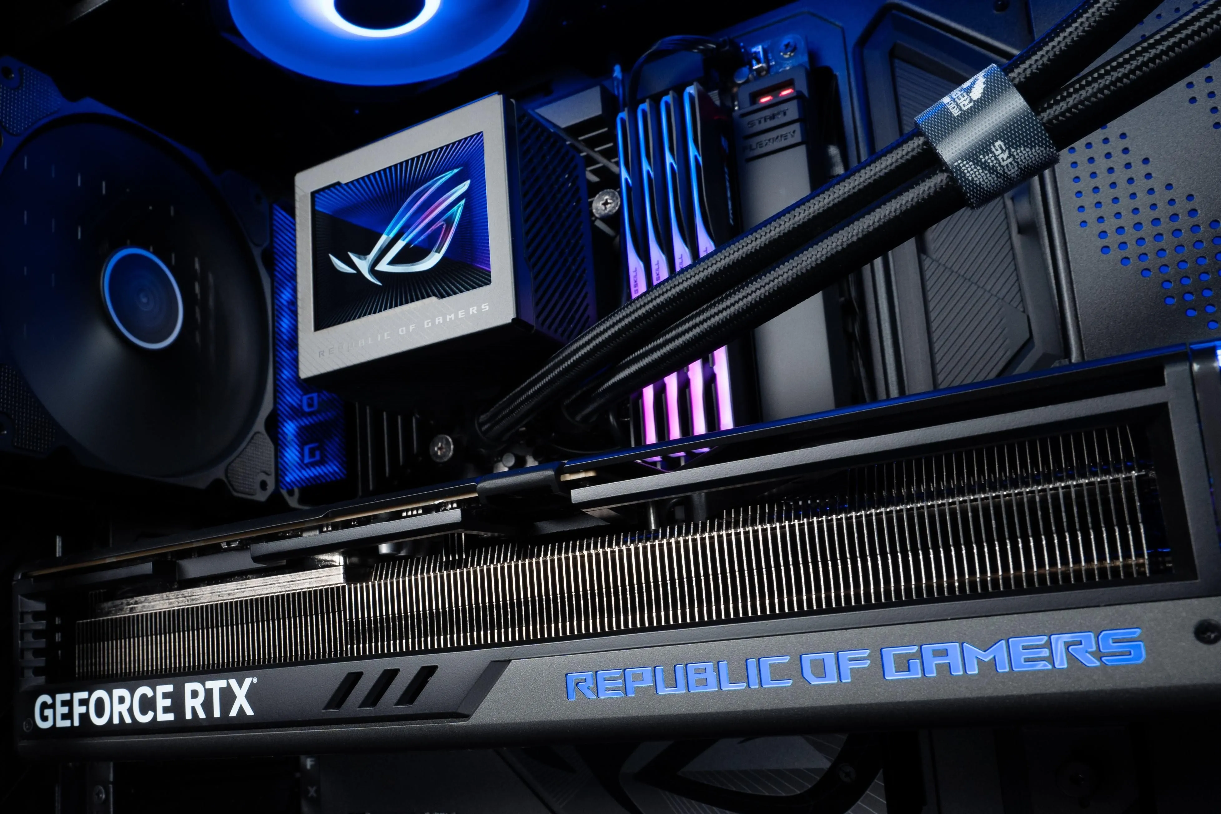 Card đồ họa ROG Strix RTX 4090 phiên bản BTF của ASUS, đại diện cho GPU hiệu năng cao với băng thông bộ nhớ vượt trội