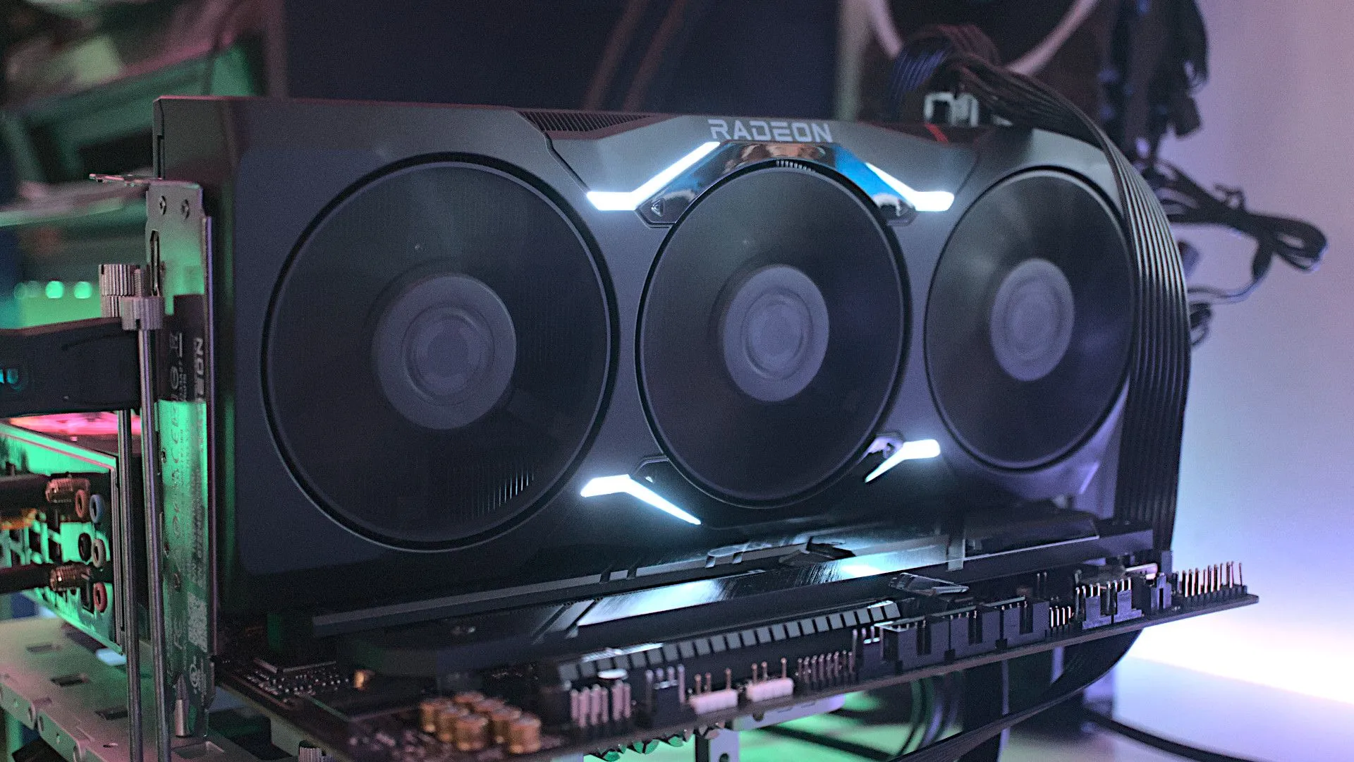 Card đồ họa tham chiếu AMD Radeon RX 7900 XTX hỗ trợ ghi hình và livestream