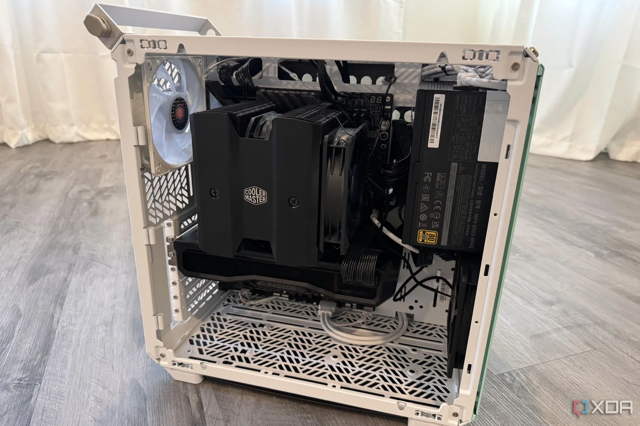 Cooler Master Qube 500 hoàn thiện không có mặt bên