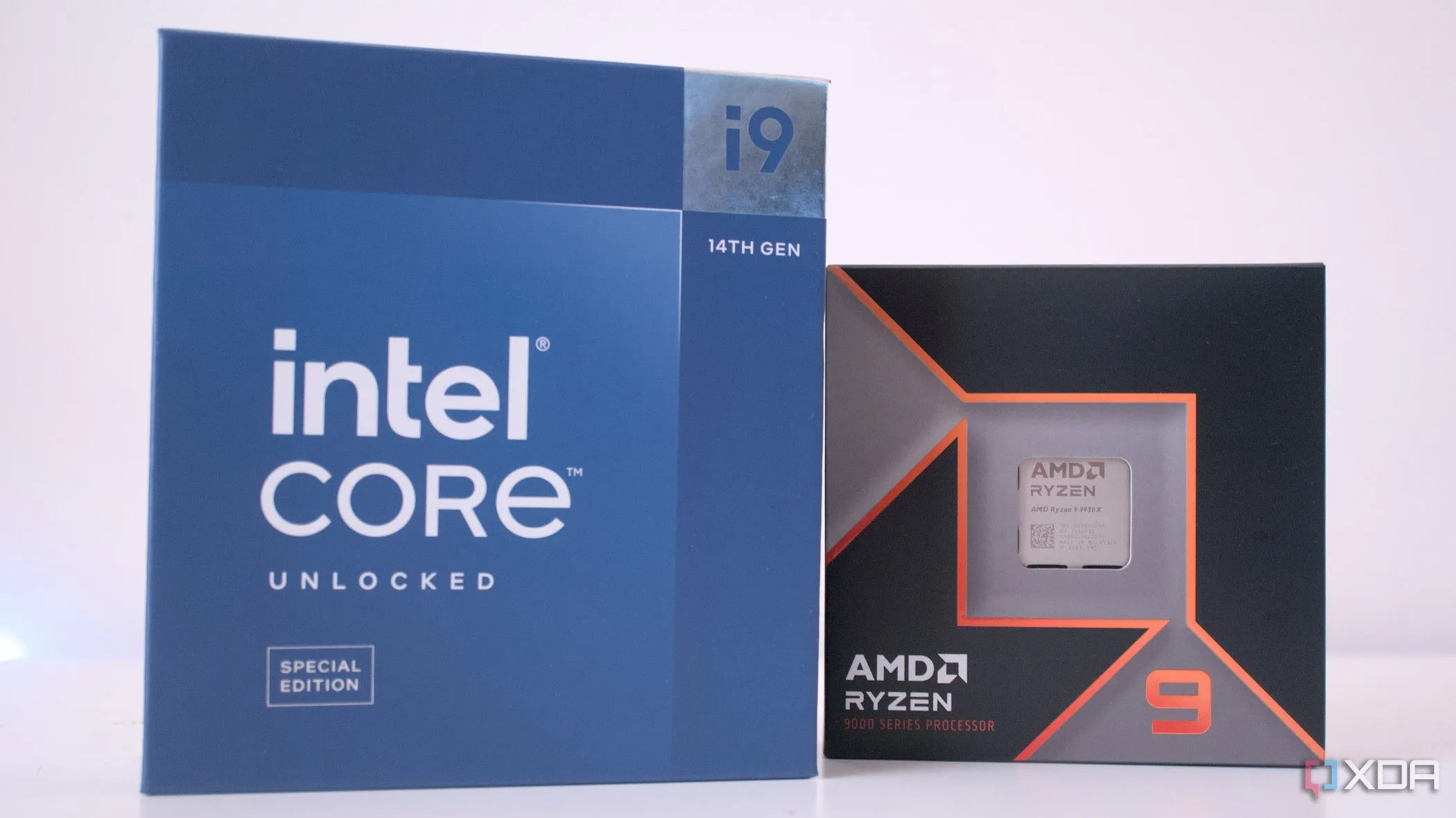 CPU Intel Core i9-14900K và AMD Ryzen 9, đại diện cho cuộc đối đầu hiệu năng.