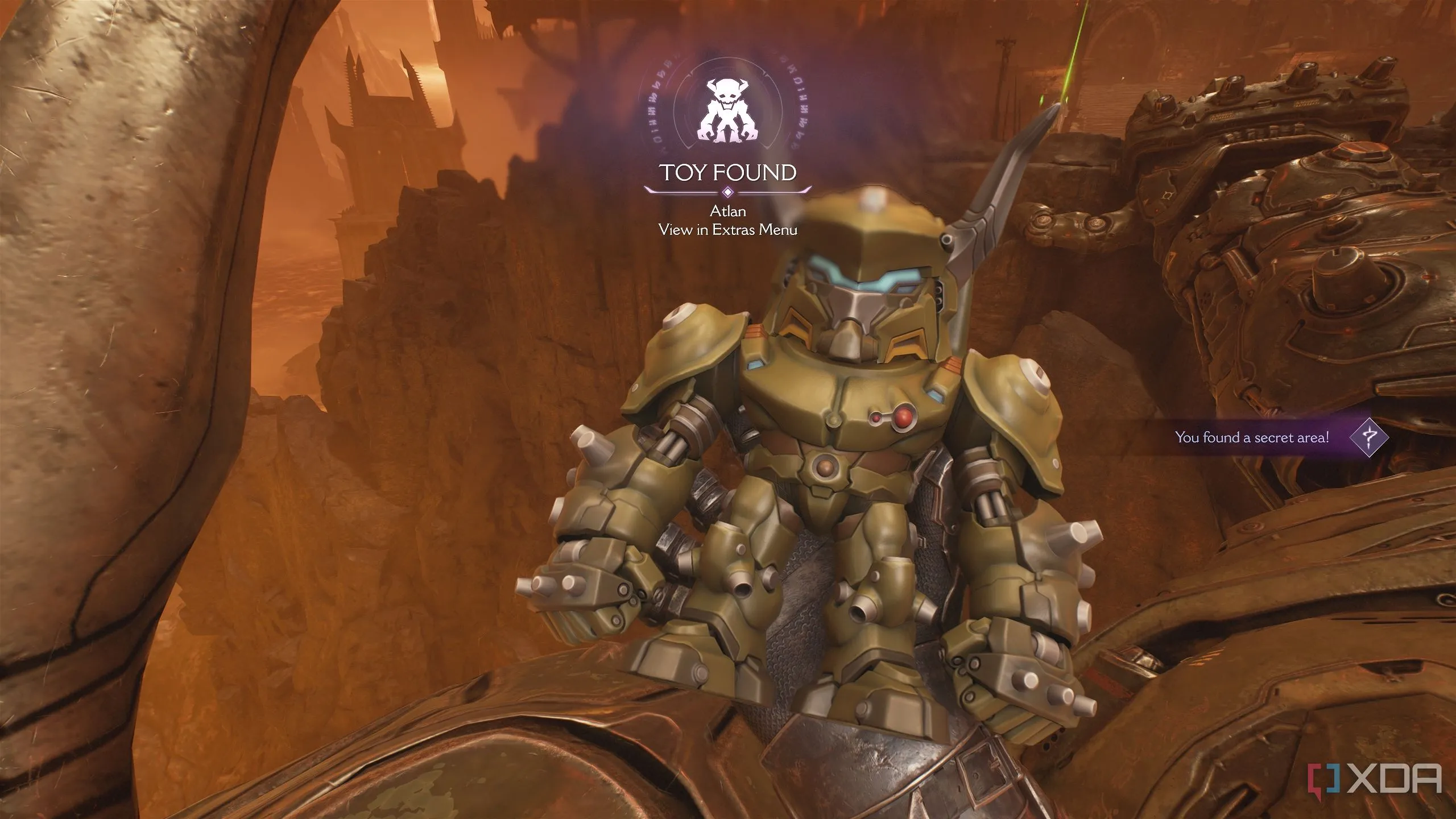 Đồ chơi Atlan Mech màu vàng lấp lánh, một vật phẩm sưu tầm quý hiếm trong Doom The Dark Ages