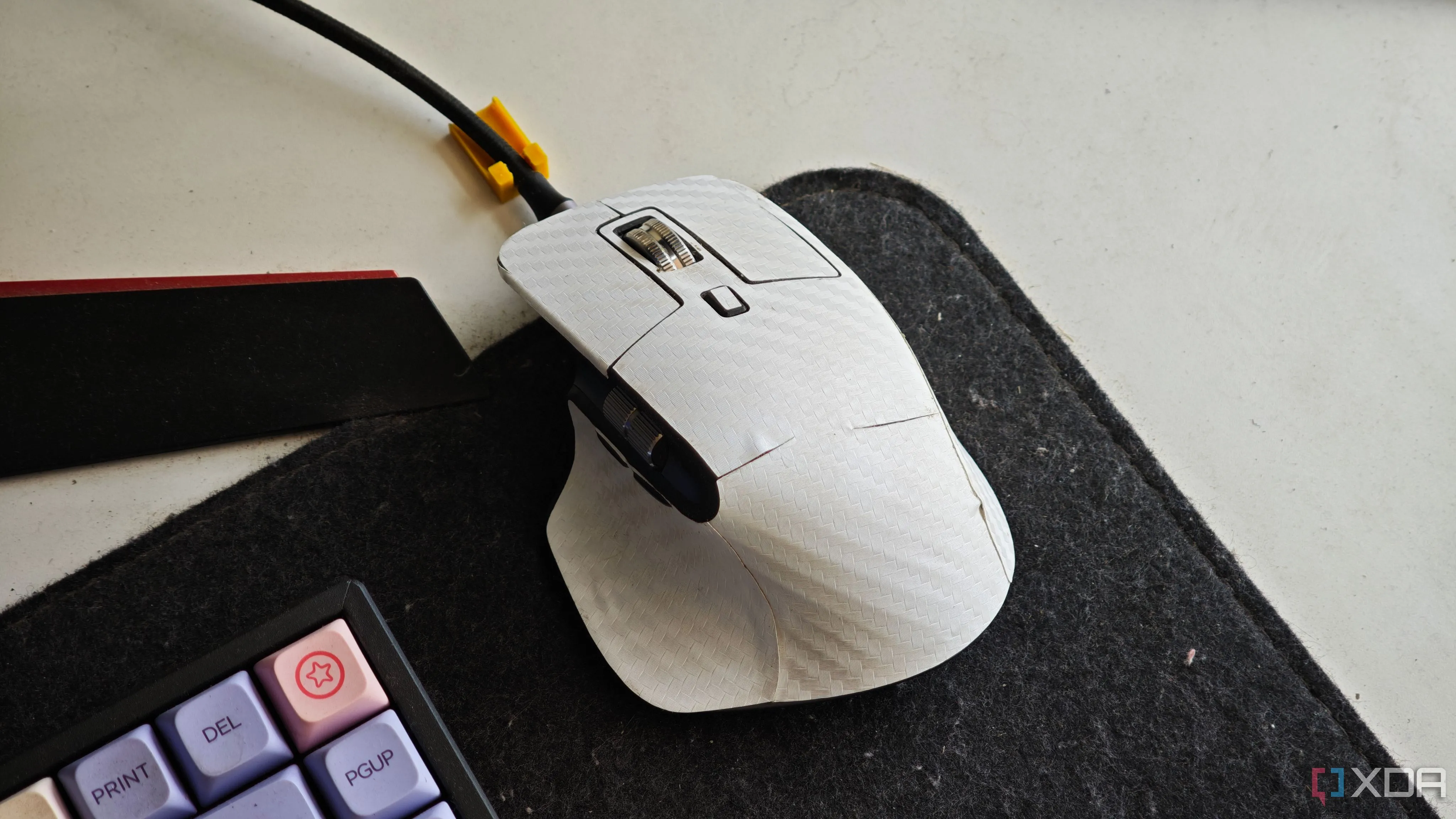 Giá đỡ cáp sạc USB-C in 3D cho chuột Logitech MX Master 3, tối ưu sự tiện lợi khi sạc pin