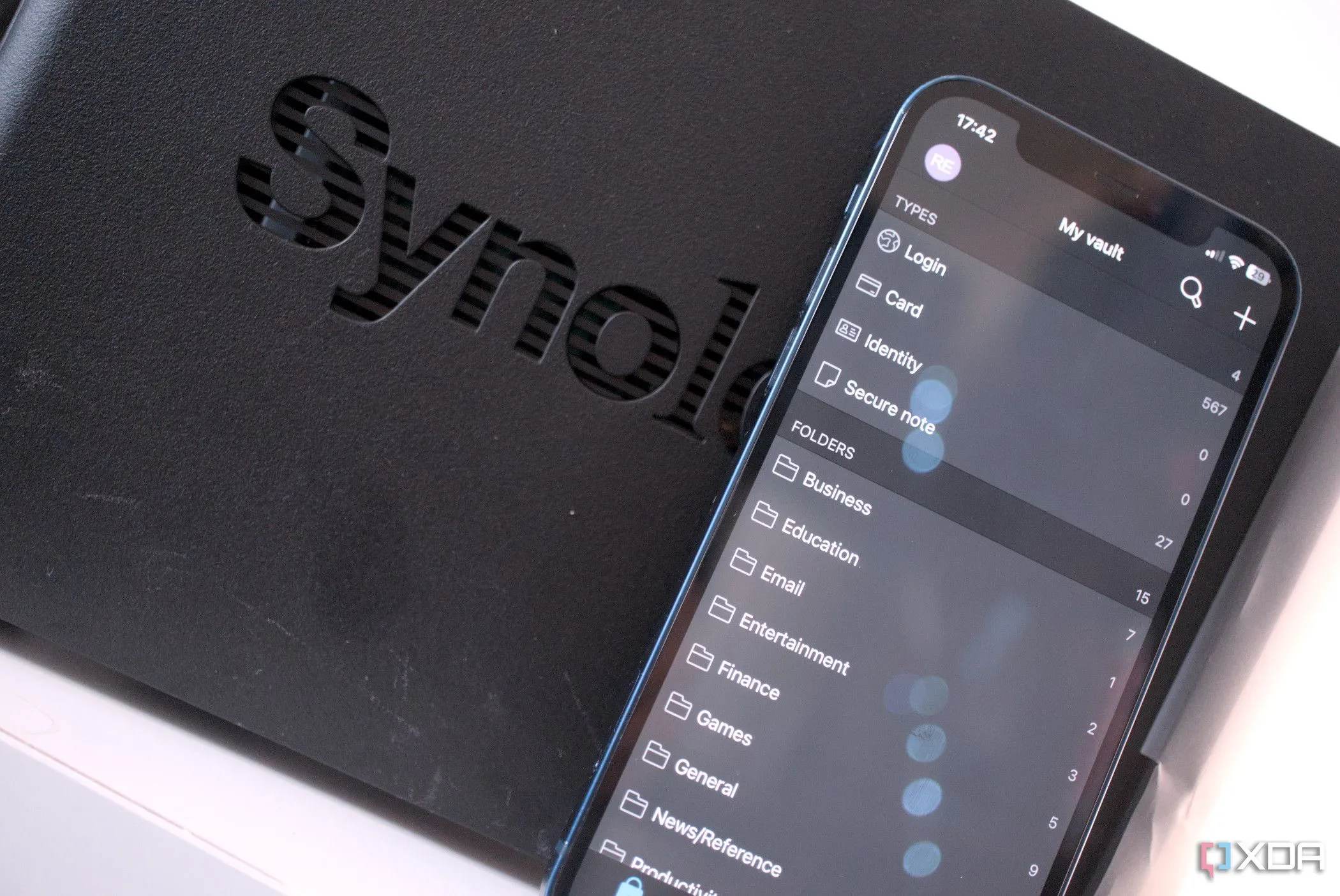 Giao diện Bitwarden tích hợp với NAS Synology