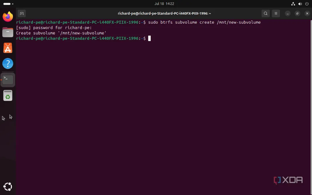 Giao diện dòng lệnh Ubuntu đang thực hiện lệnh tạo Btrfs subvolume, minh họa quy trình tạo snapshot và quản lý hệ thống tập tin