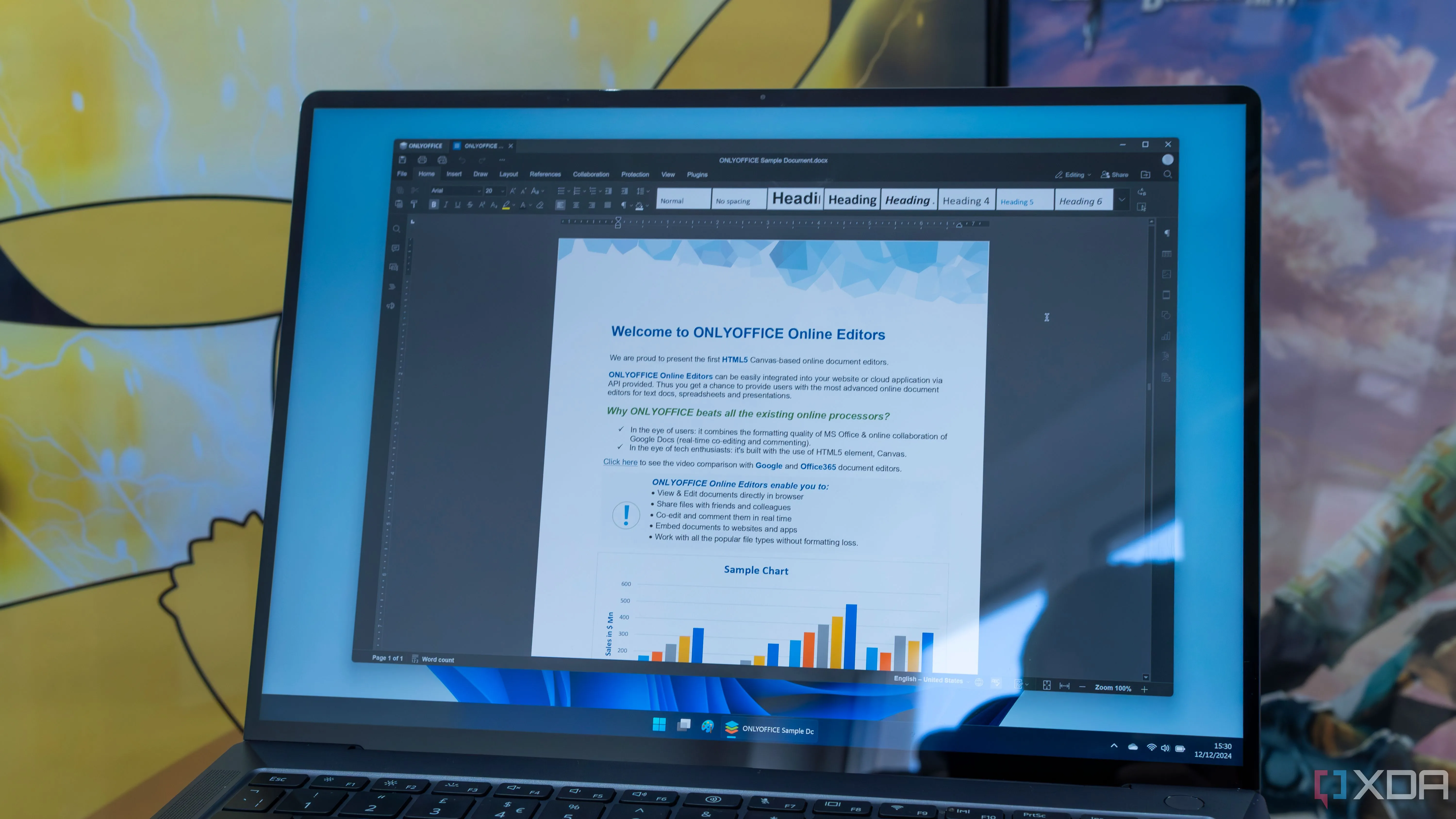 Giao diện hiện đại của OnlyOffice đang chạy trên laptop Windows 11, minh họa khả năng chỉnh sửa tài liệu đa dạng