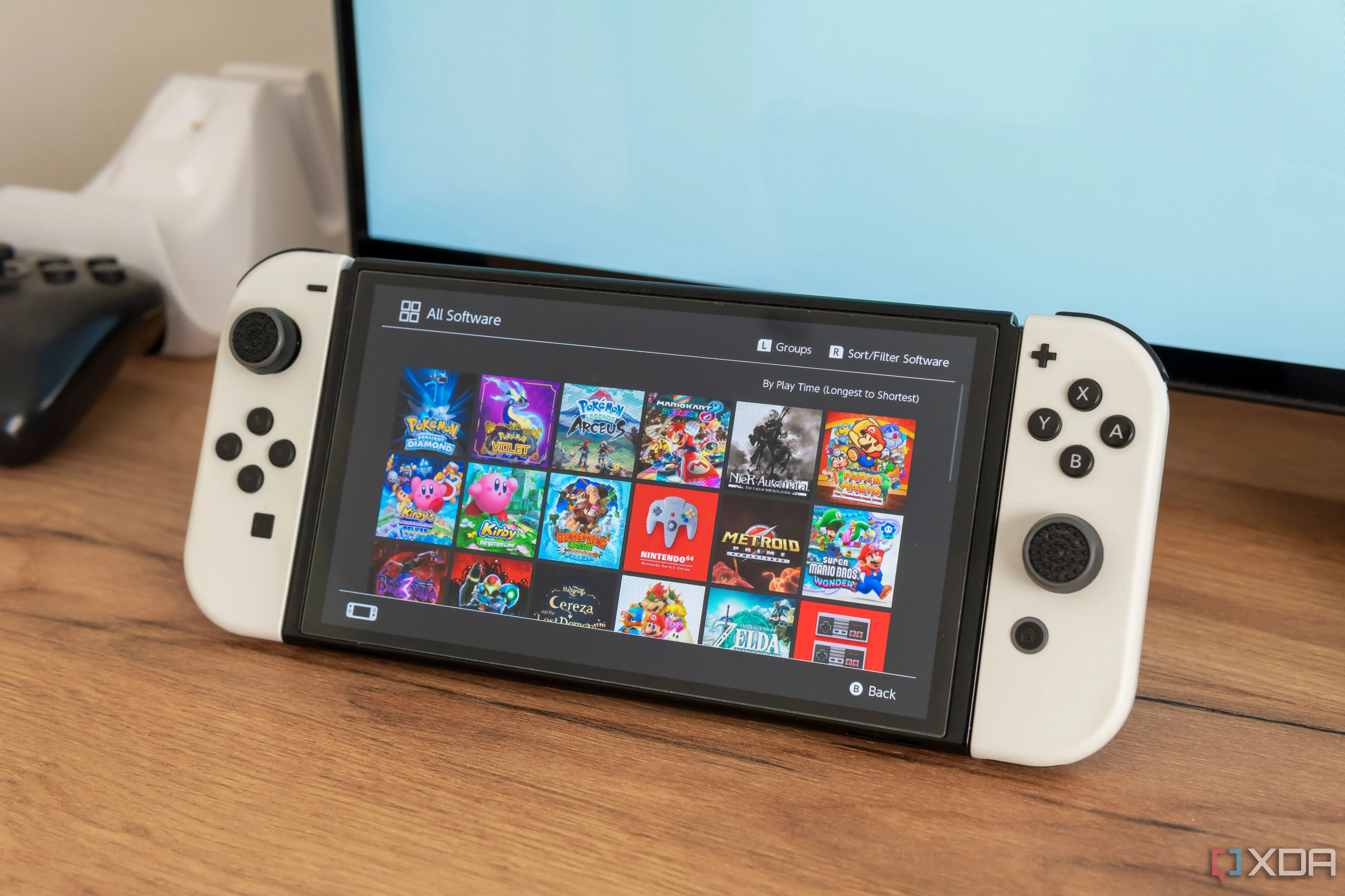 Giao diện Nintendo Switch hiển thị danh sách game, tượng trưng cho tiềm năng hồi sinh và mở rộng thư viện game của các hệ máy console