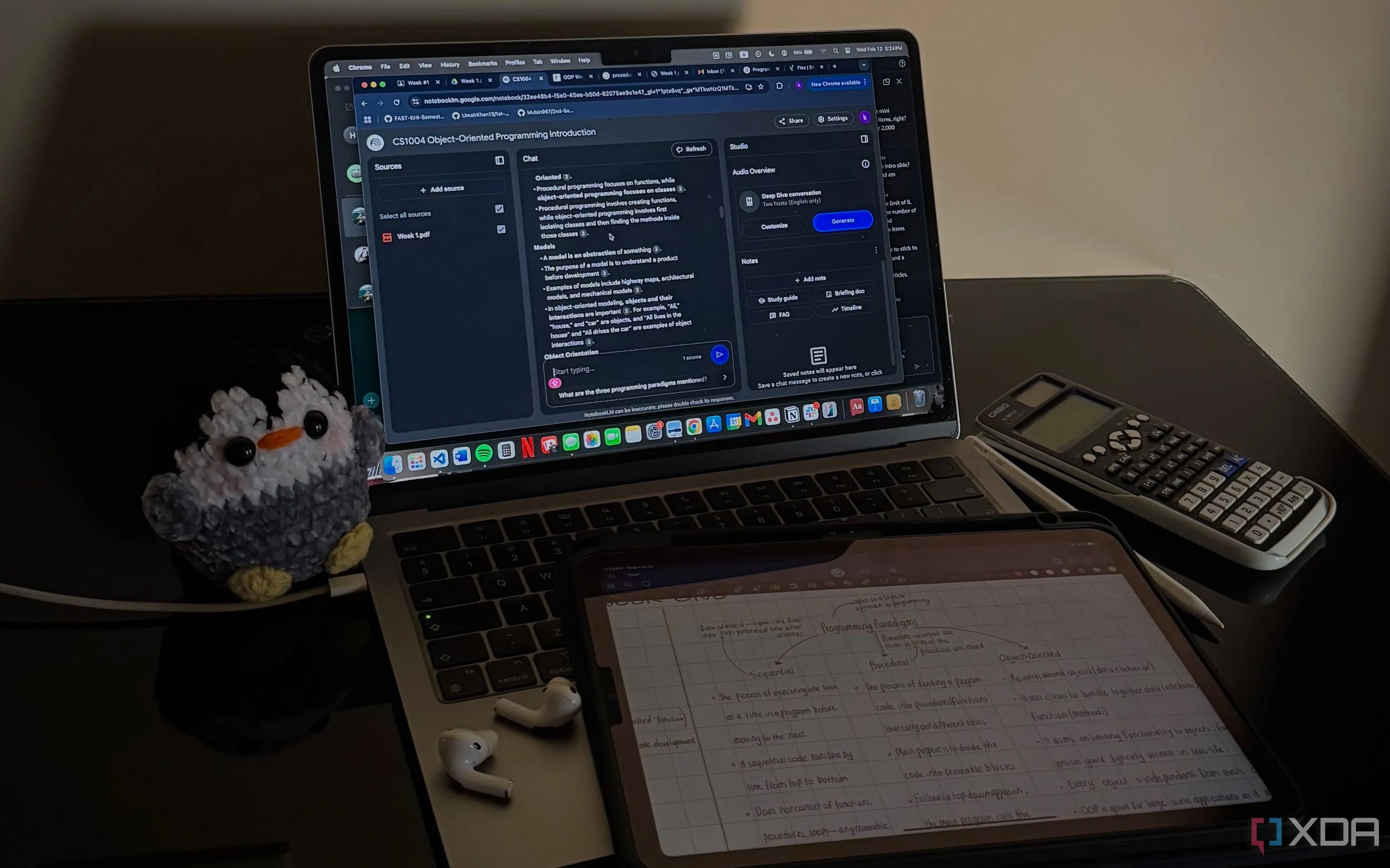 Giao diện NotebookLM trên MacBook, minh họa tính linh hoạt của công cụ AI trên nhiều nền tảng