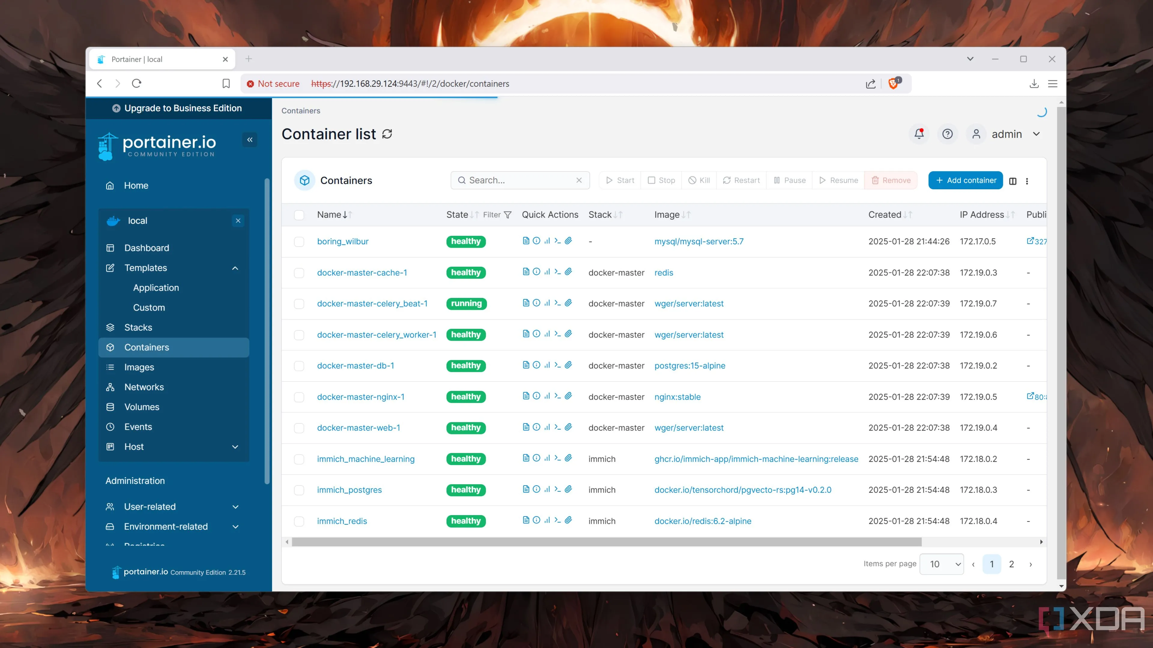 Giao diện Portainer quản lý nhiều container Docker, đối lập với cách HAProxy tổ chức dịch vụ rõ ràng hơn