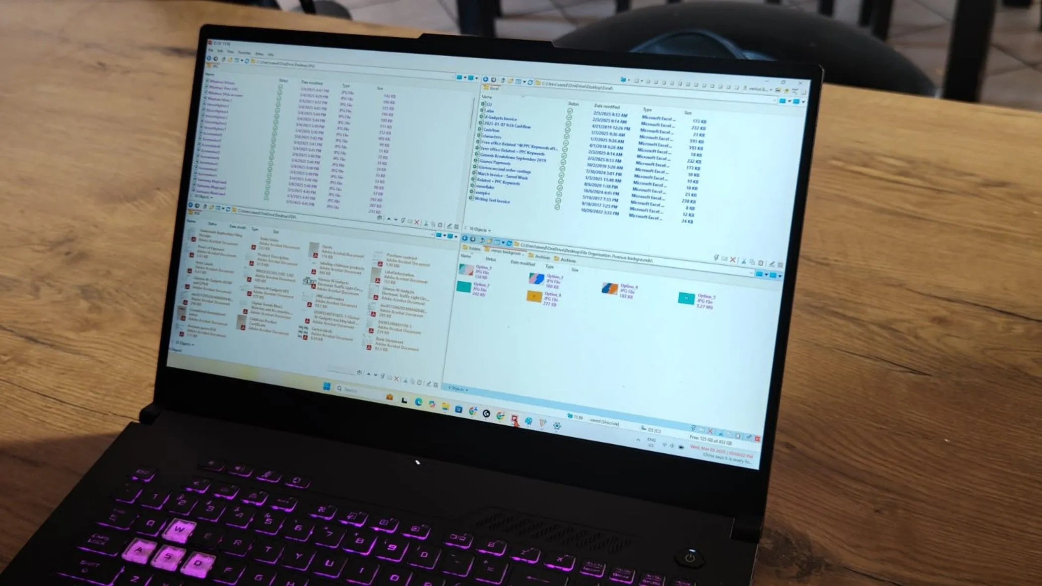 Giao diện Q-Dir với các cửa sổ quản lý file đa nhiệm trên Windows, tương tự các tính năng mạnh mẽ của Directory Opus