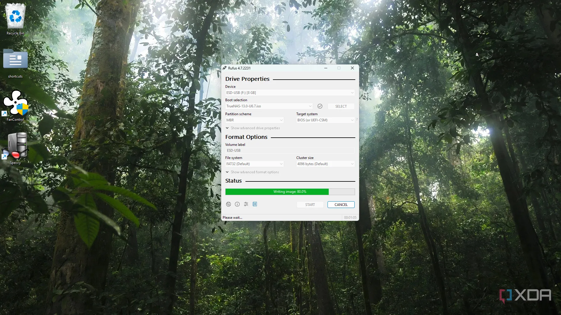 Giao diện Rufus đang flash TrueNAS vào USB, minh họa quá trình tạo USB boot