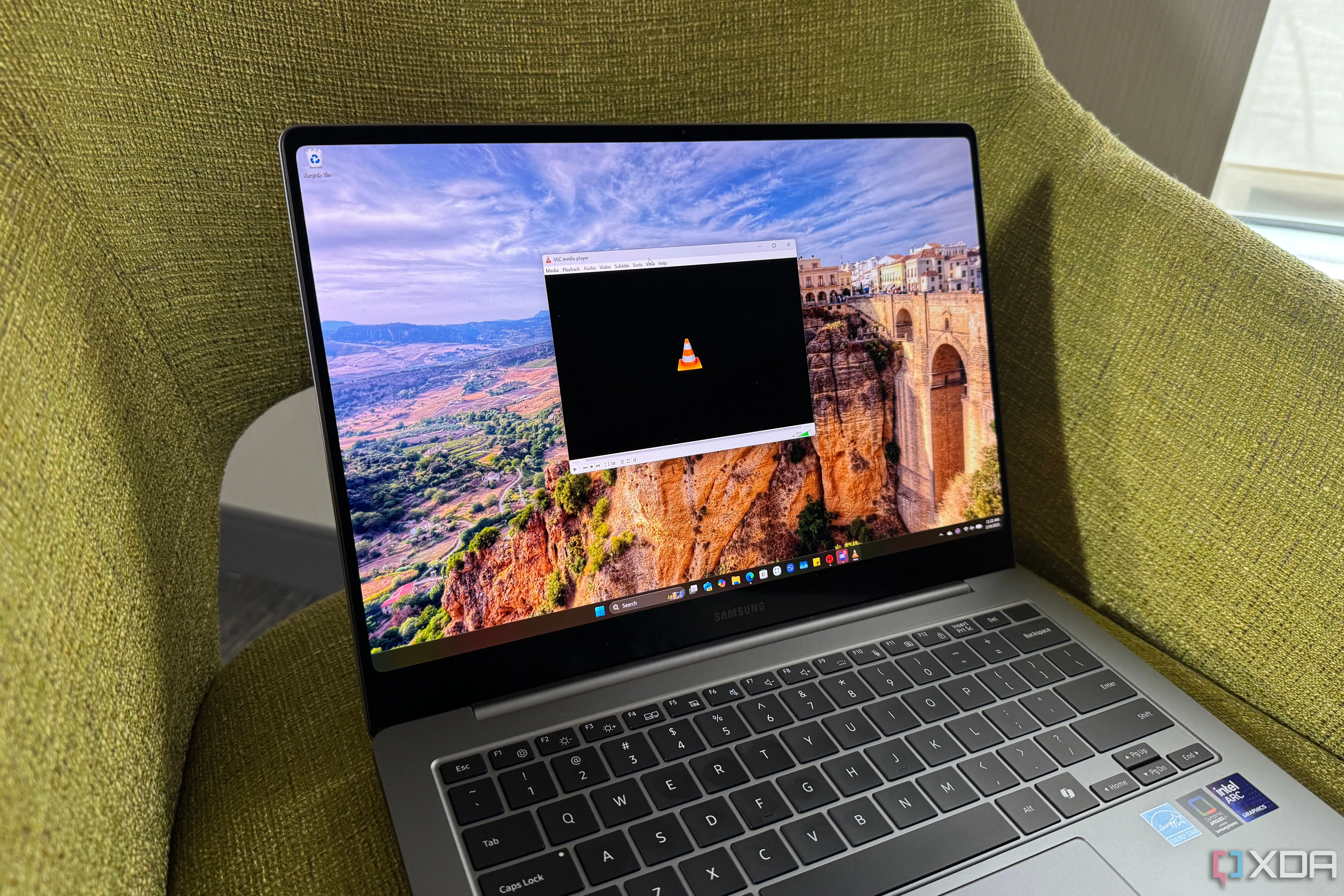 Giao diện VLC player trên màn hình laptop