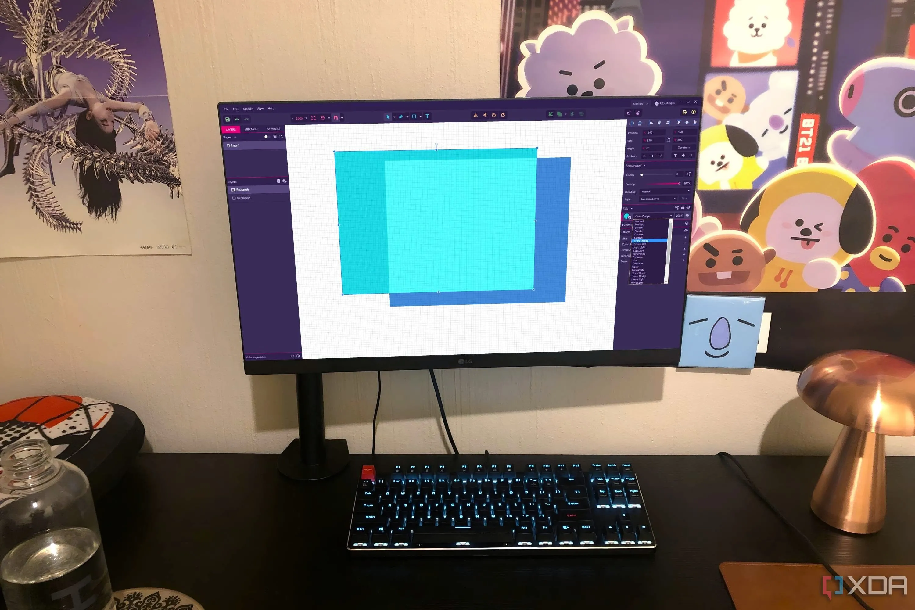 Gravit Designer hiển thị trên máy tính để bàn, với đèn, chai, gối và áp phích trong khung hình